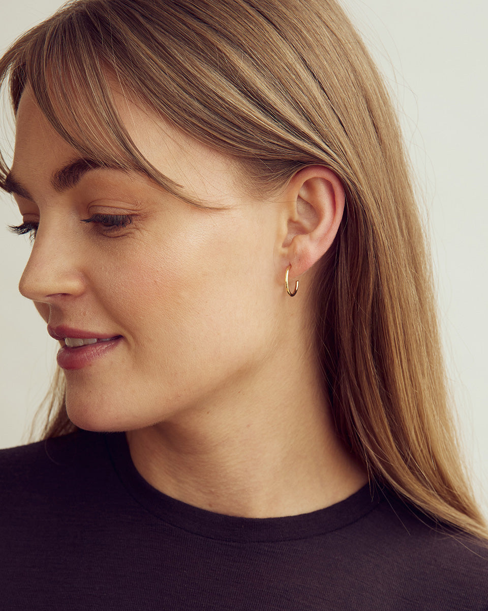 Saga Øreringe Lille Hoop - Forgyldt