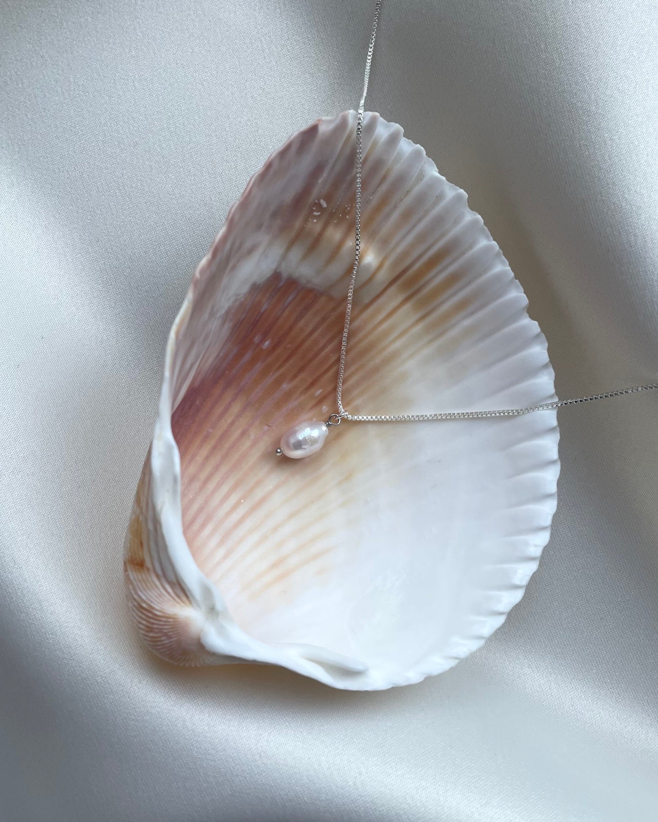 Lea Pendant - Silver plated