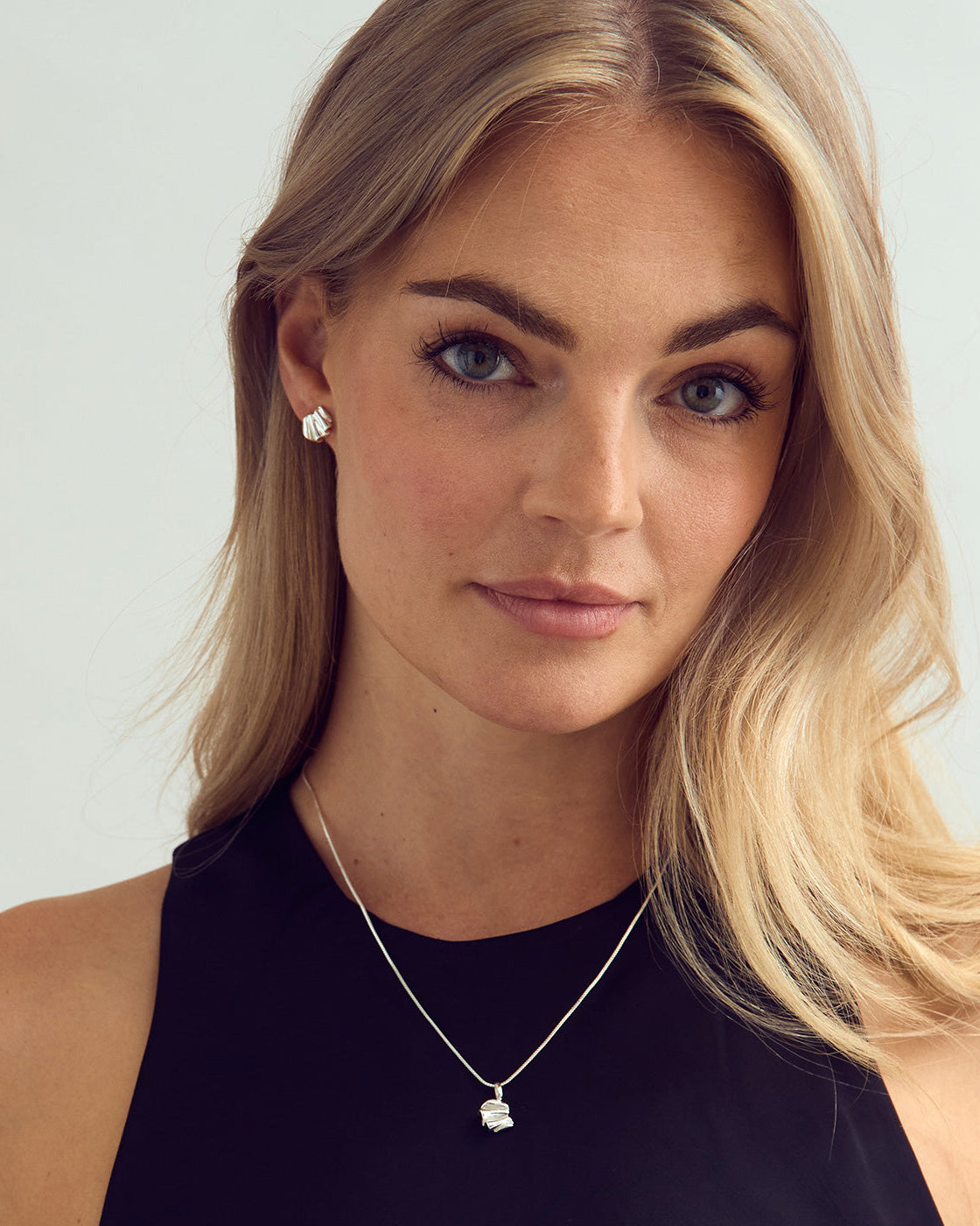 Vega Studs - 18 karats guldpläterade