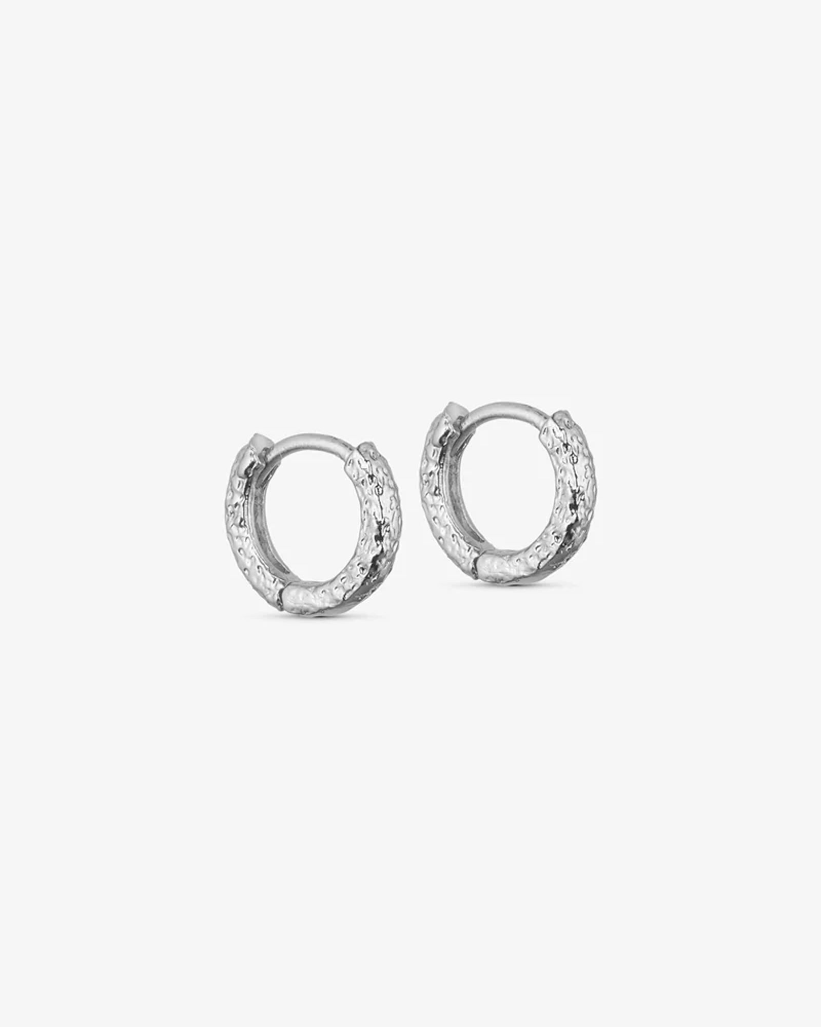 <tc>Saga Örhängen SMALL - 18 karats guldpläterade</tc>
