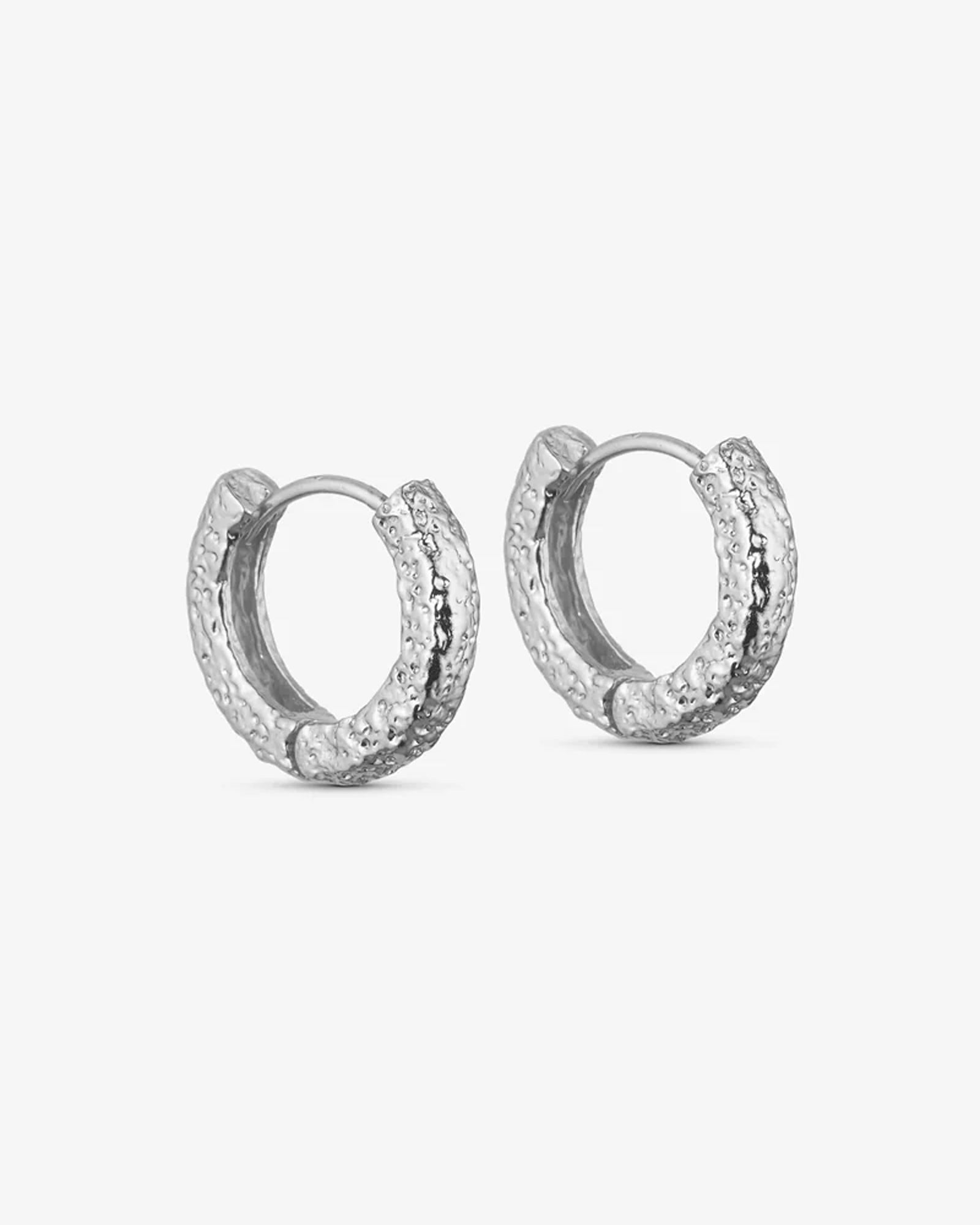 <tc>Saga Örhängen SMALL - 18 karats guldpläterade</tc>
