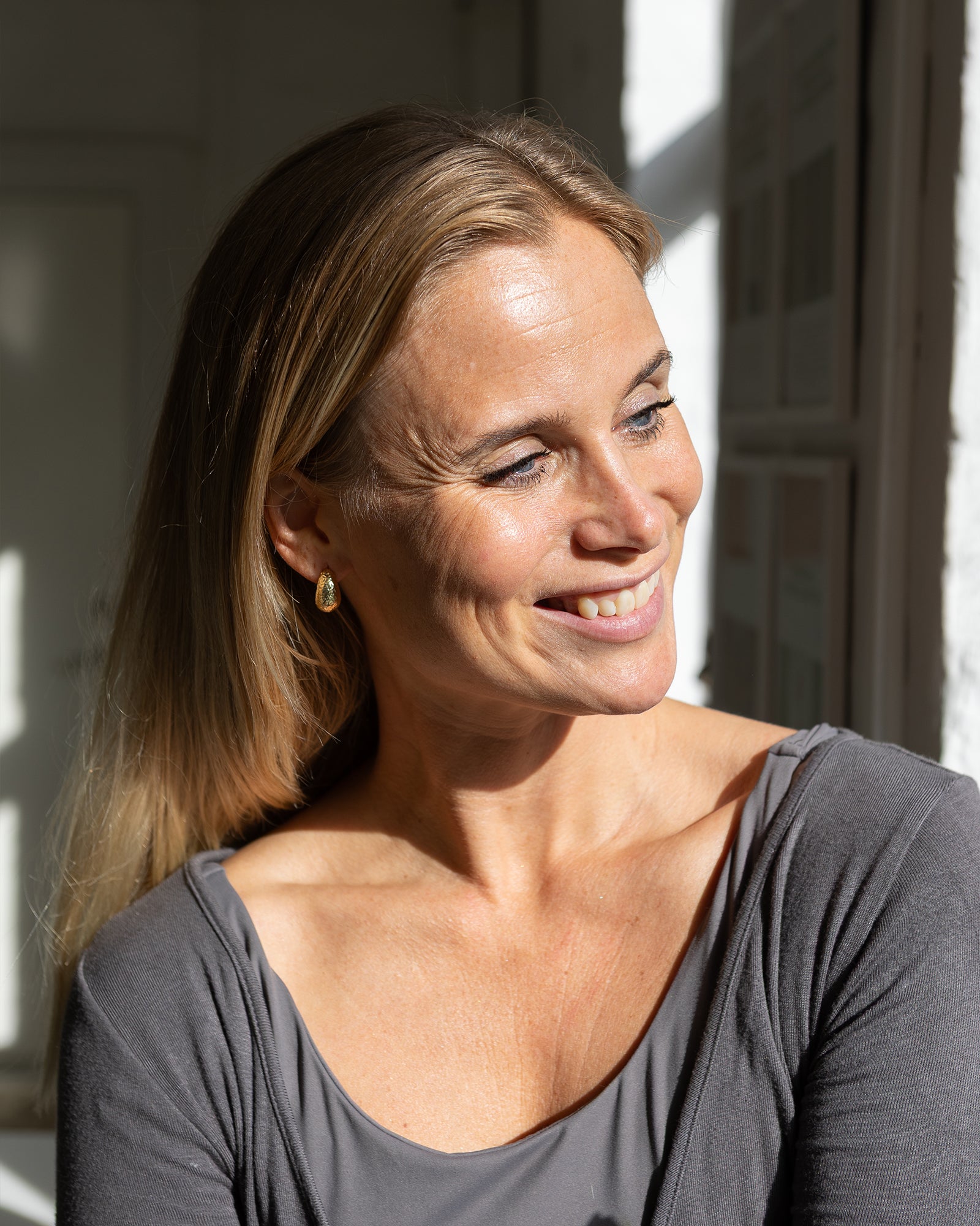 <tc>Saga Örhängen SMALL - 18 karats guldpläterade</tc>
