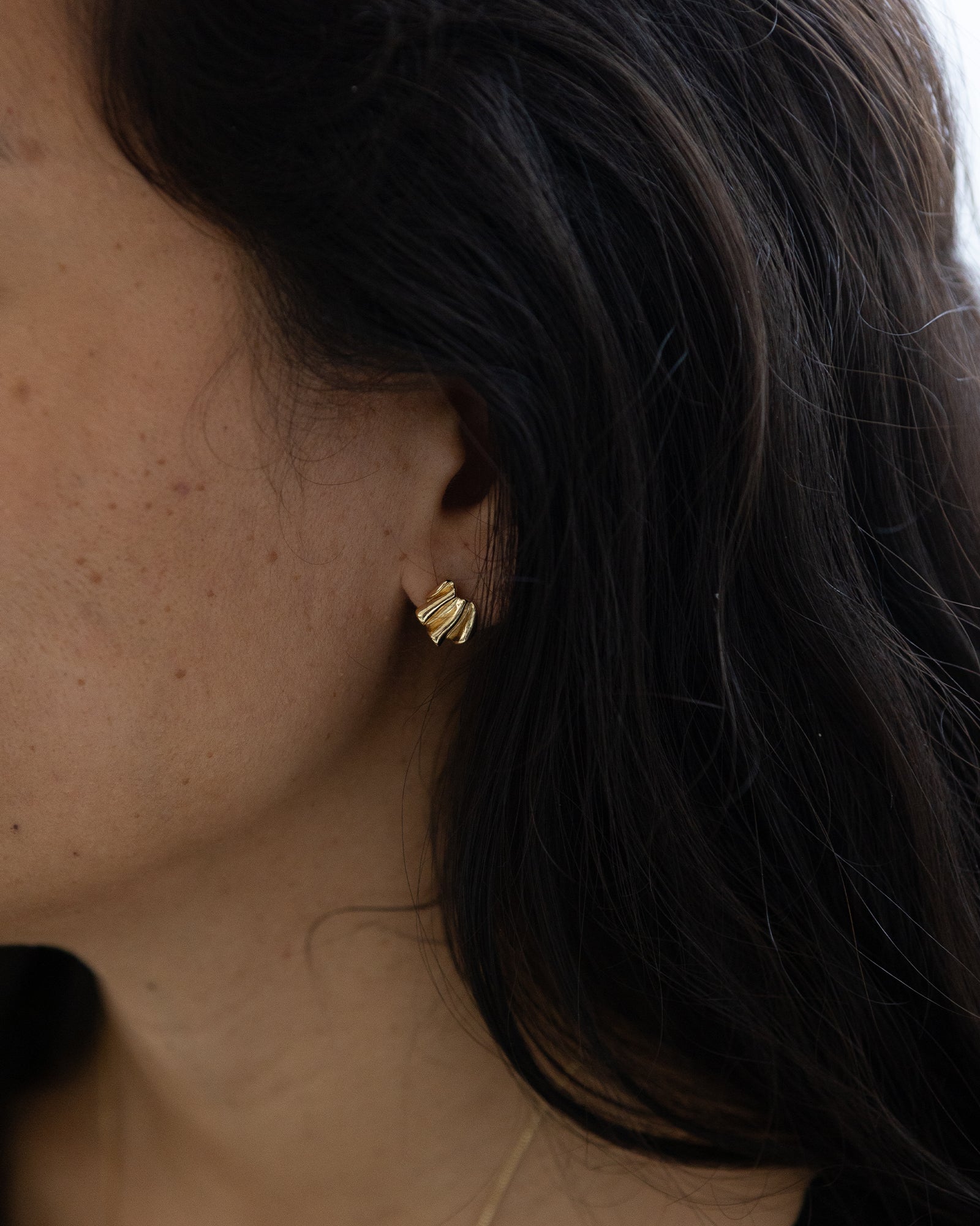 Vega Studs - 18 karats guldpläterade