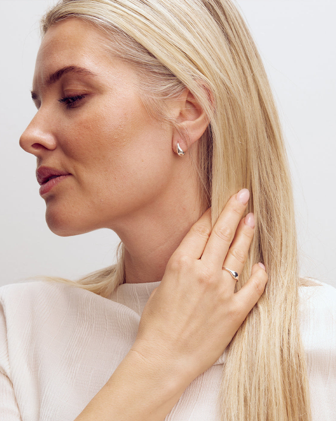 Vega Studs - 18 karats guldpläterade