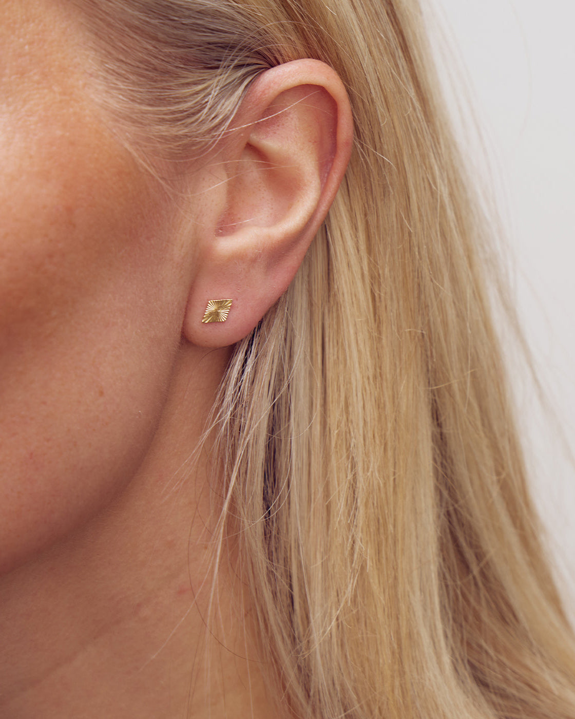 Scarlett Stud Earrings - 18 carat gold plated