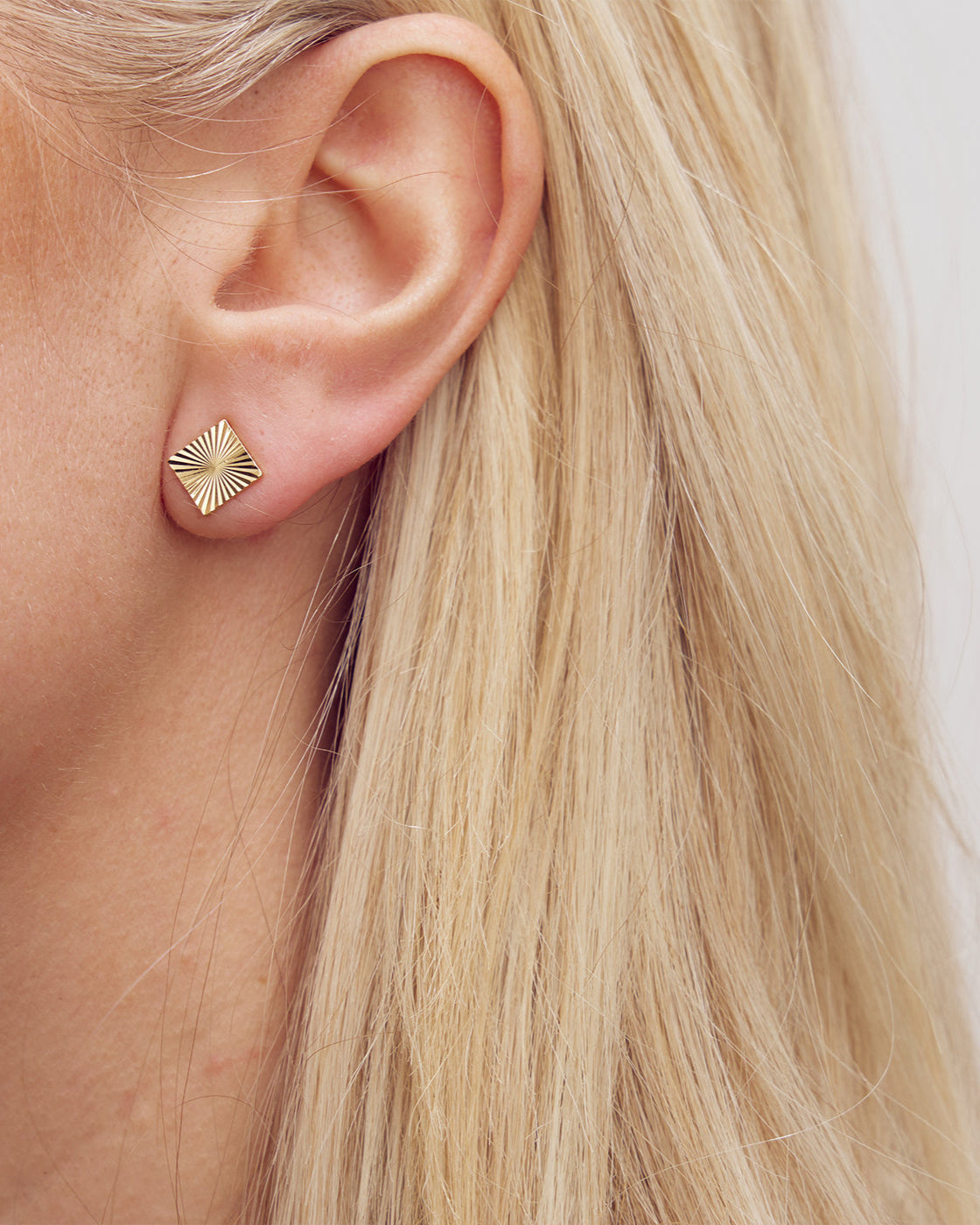 Scarlett Stud Earrings - 18 carat gold plated