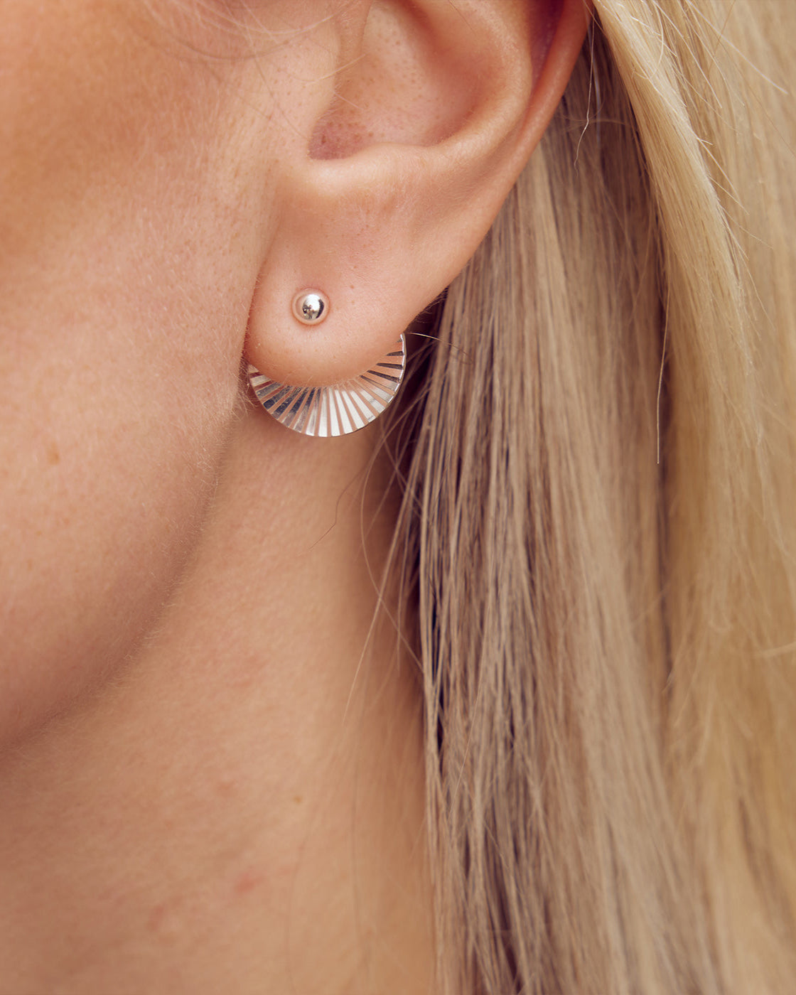 Scarlett Vifte Øreringe - Sølvbelagt