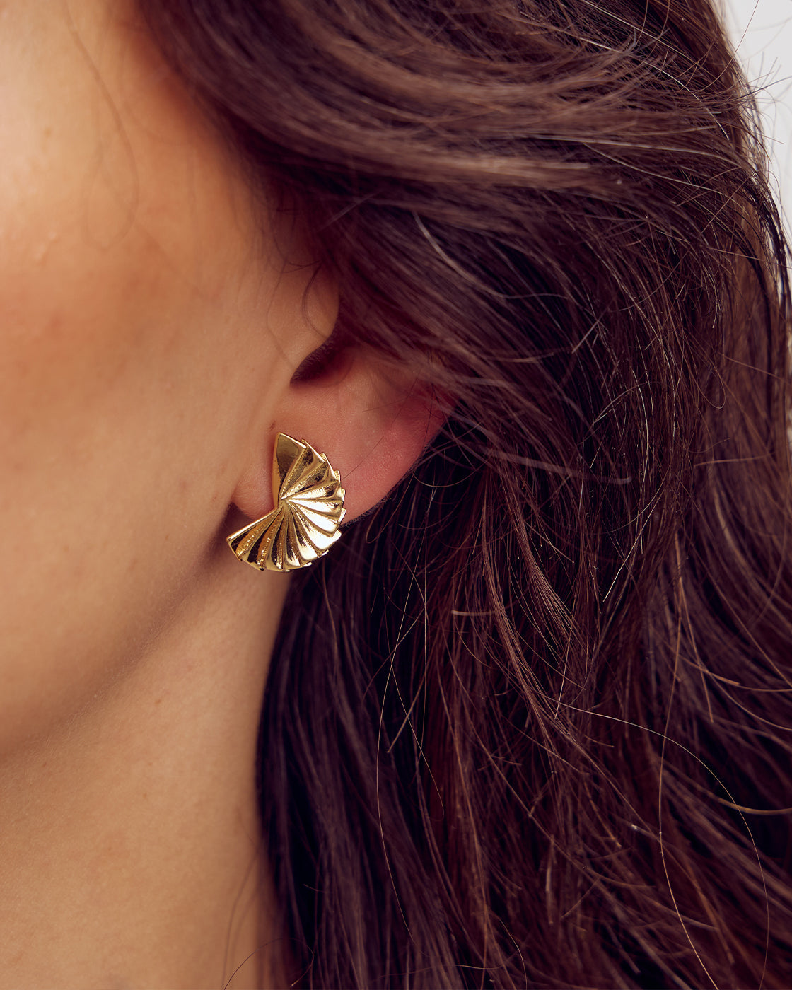 Vega Studs - 18 karats guldpläterade