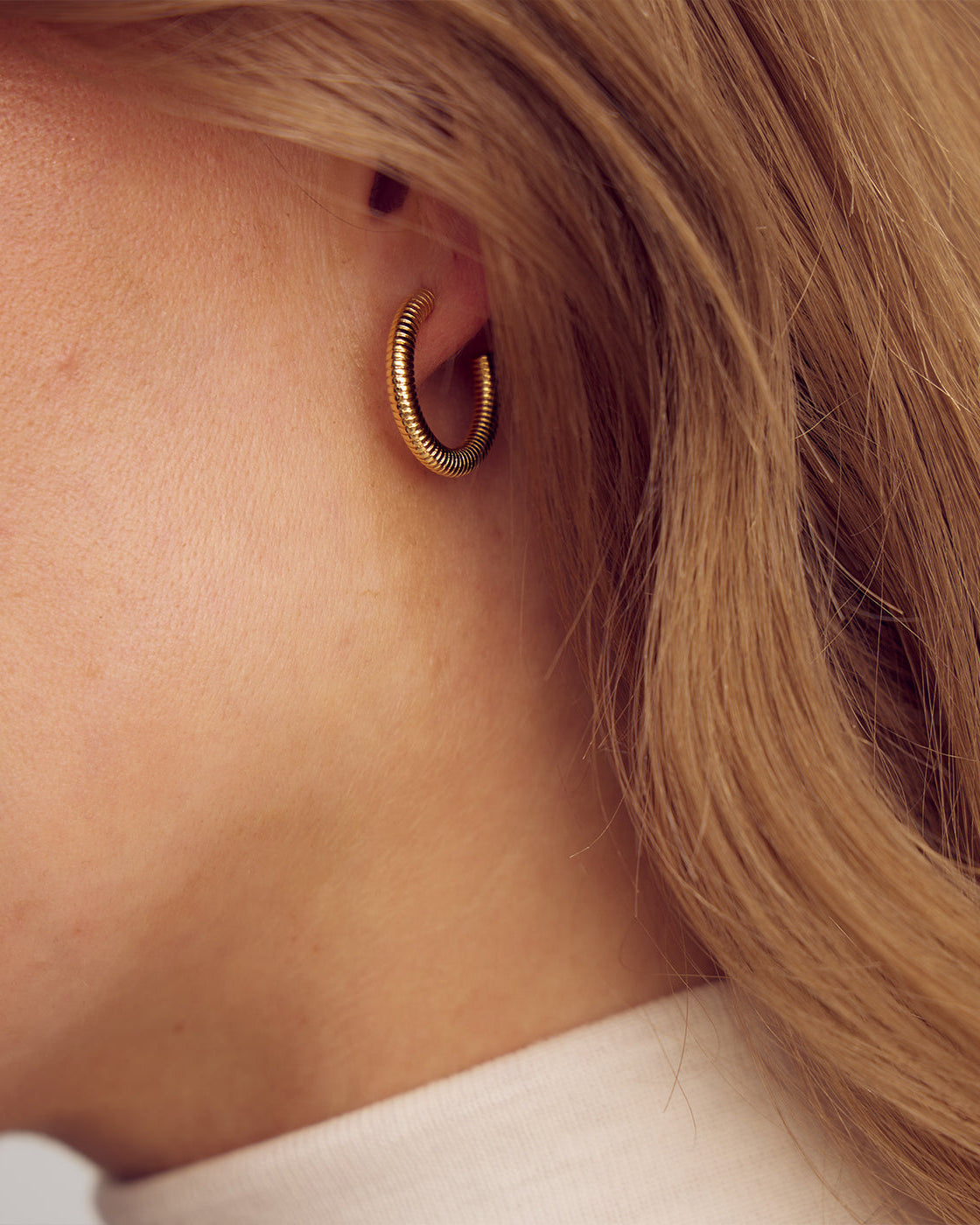 Vega Studs - 18 karats guldpläterade