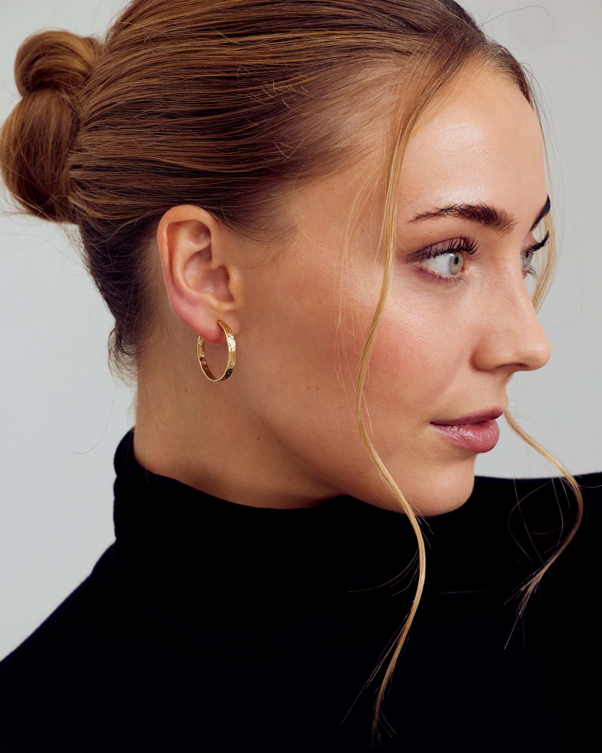 Dina Øreringe Mellem Hoop - Forgyldt