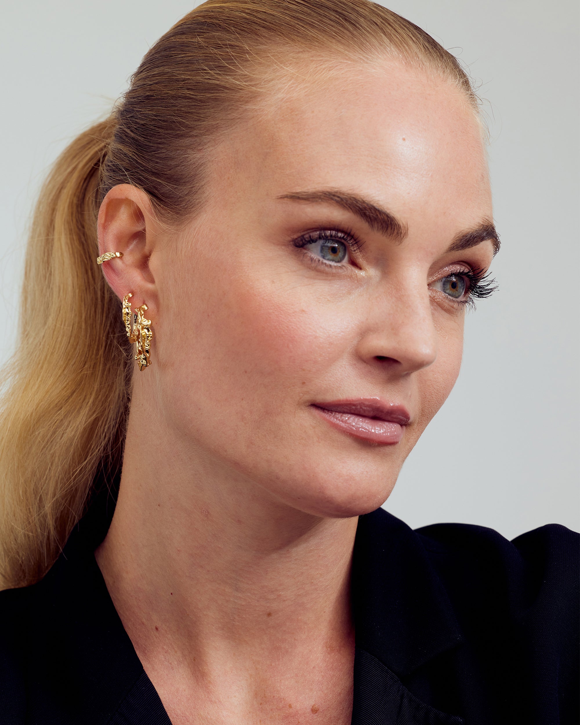 <tc>Smyckesset - Scarlett Halsband / Scarlett <!-- x-tinymce/html -->Örhängen / Scarlett Ring - 18 karat guldpläterad</tc>