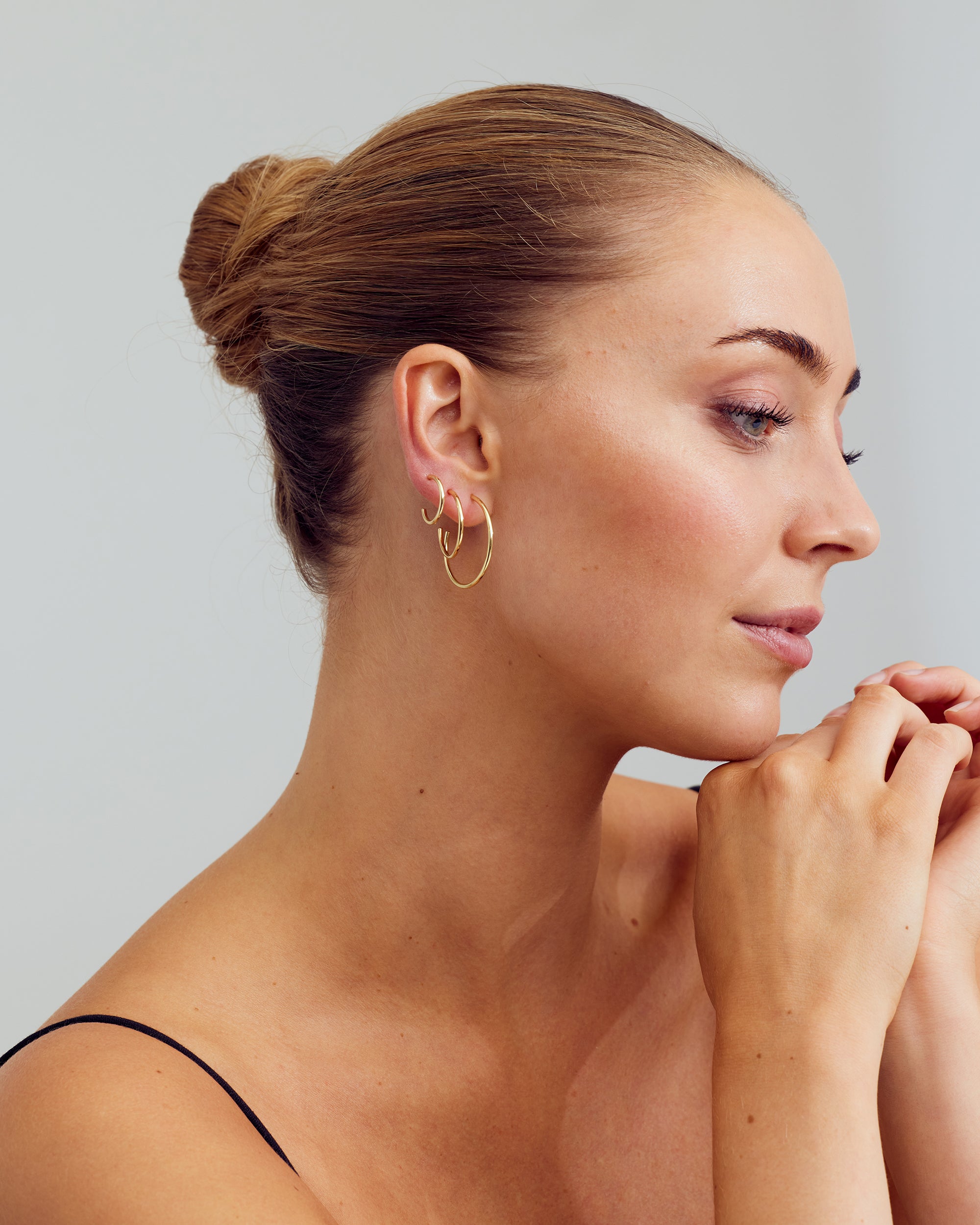 <tc>Smyckesset - Scarlett Halsband / Scarlett <!-- x-tinymce/html -->Örhängen / Scarlett Ring - 18 karat guldpläterad</tc>