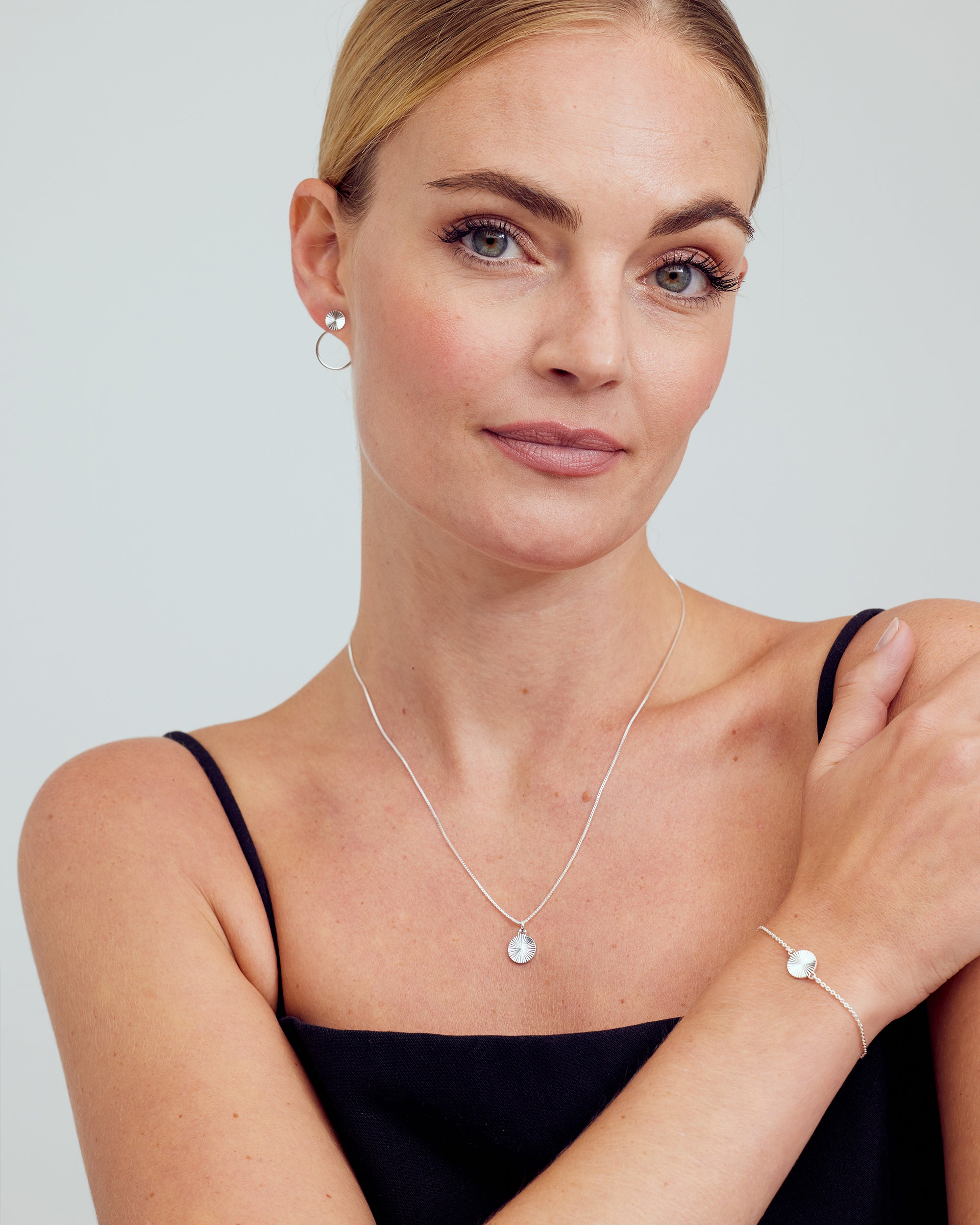 <tc>Jewelry Set - Scarlett Necklace / Scarlett Earrings / Scarlett Ring / Scarlett Bracelet - Silver Plated</tc>