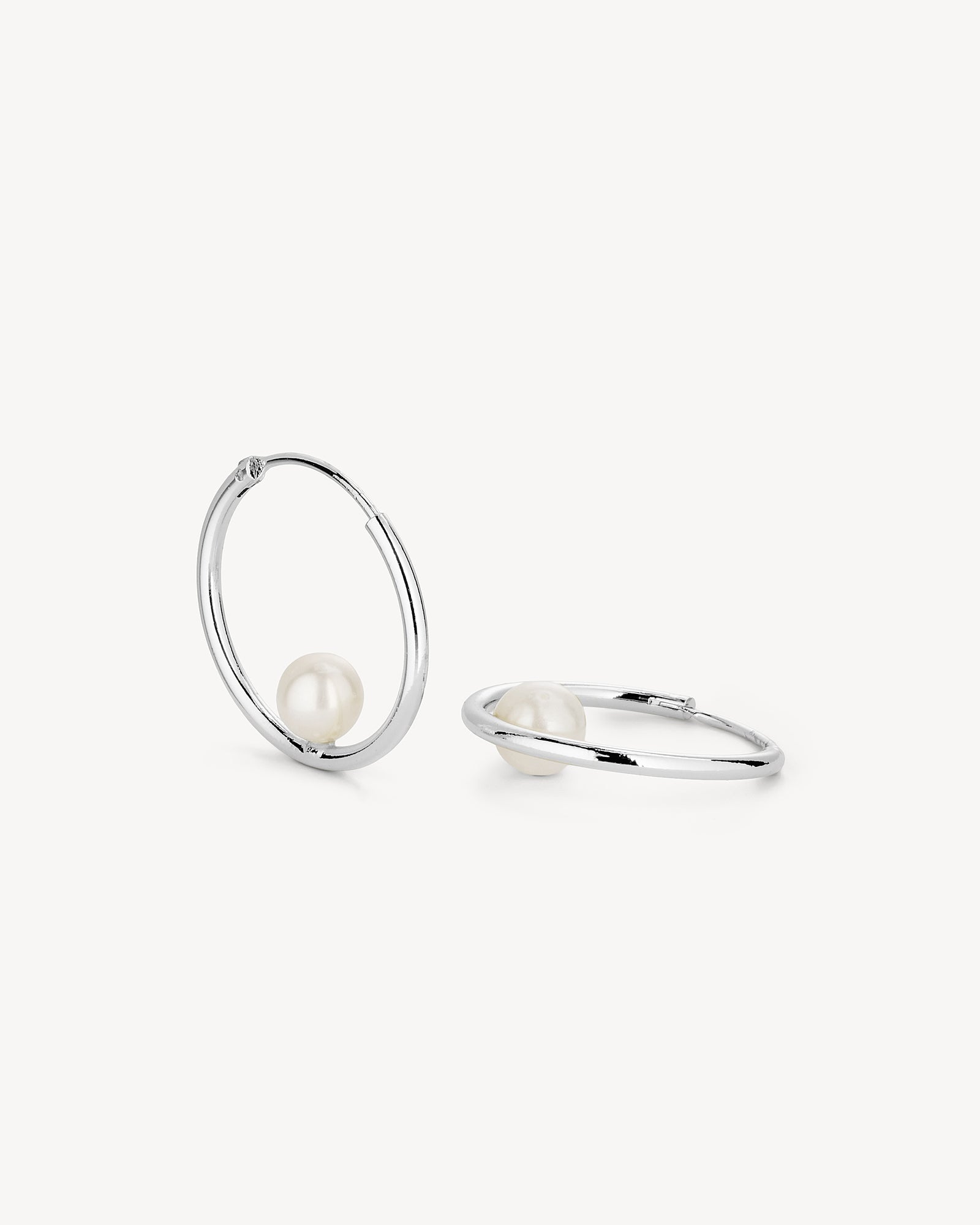 Vega Hoop Perle Øreringe - Sølvbelagt