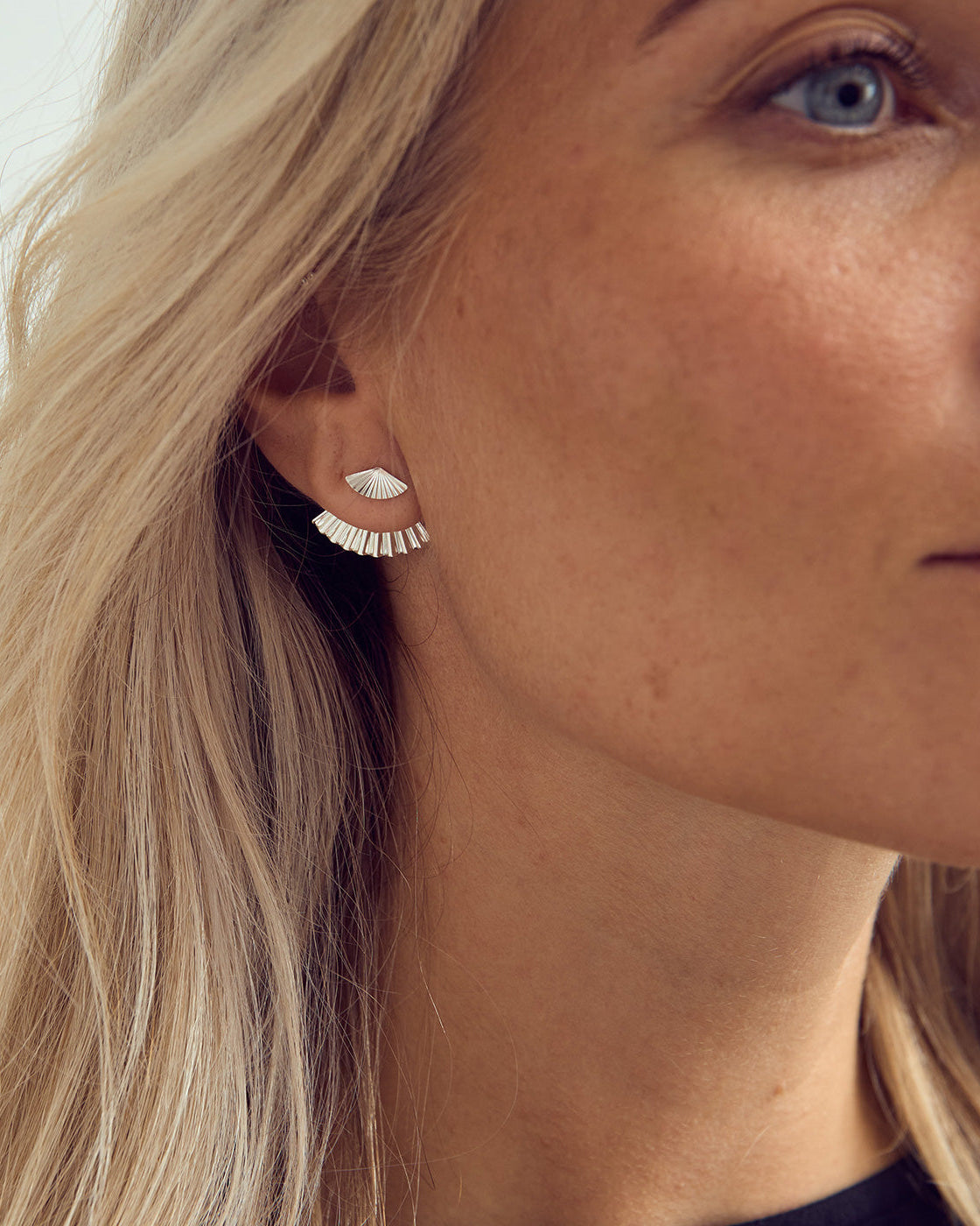 <div data-editor-transcy="true">Luna Dubbel</div>
<!-- x-tinymce/html -->
<div data-editor-transcy="true">Örhängen - Silverpläterade</div>