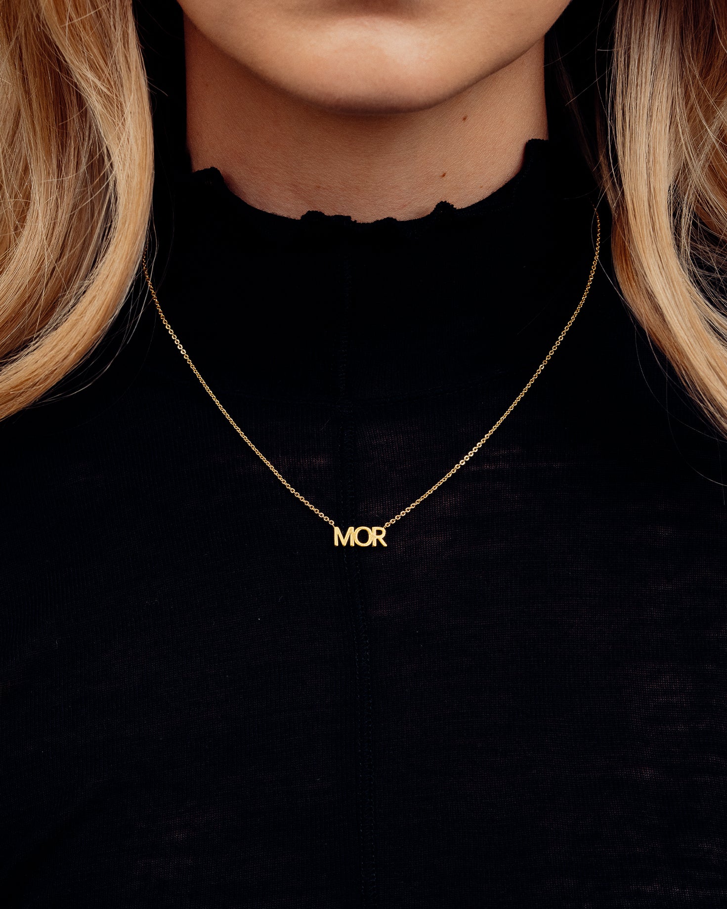 MOR Skrift Halskæde - 18 karat forgyldt