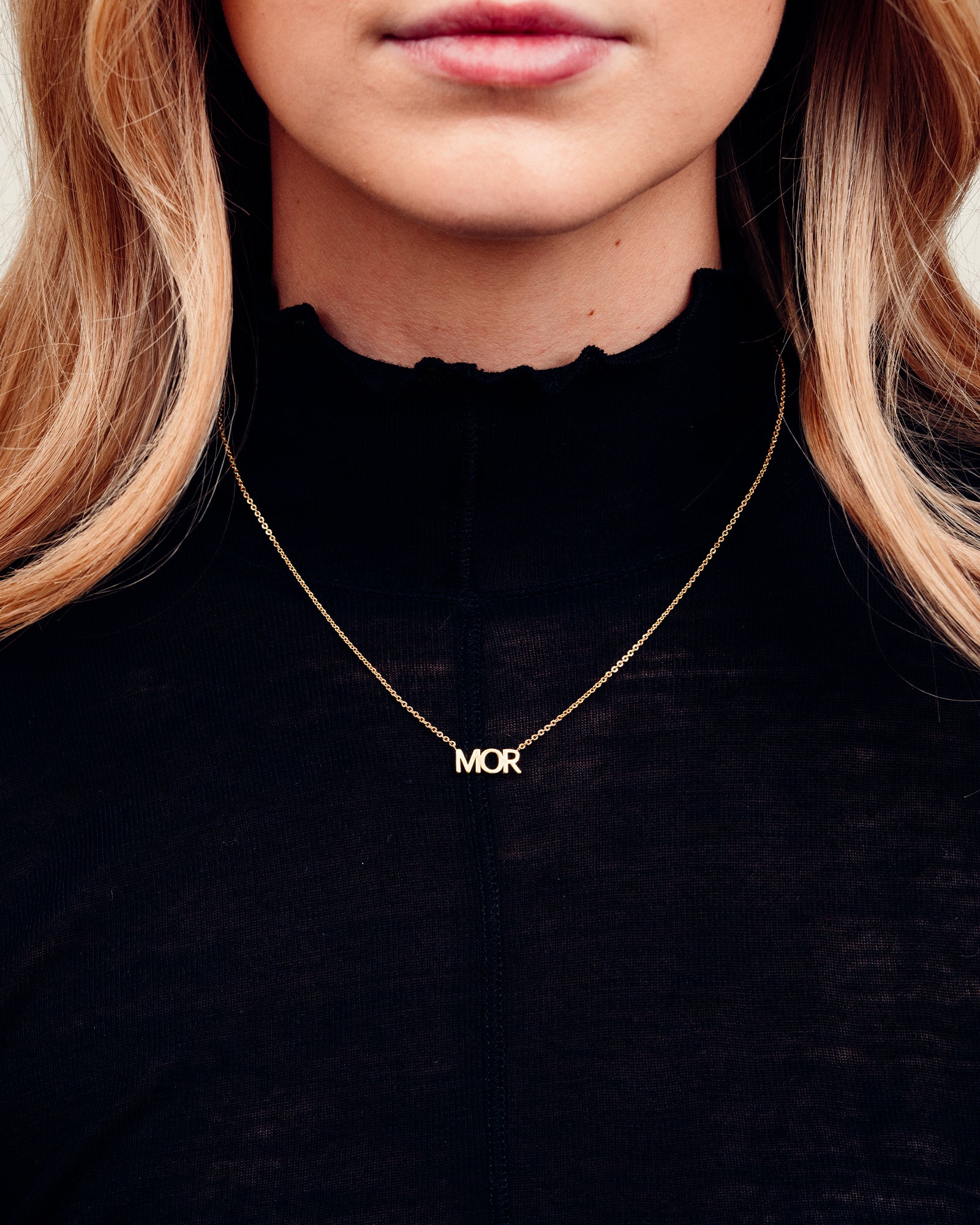 MOR Skrift Halskæde - 18 karat forgyldt