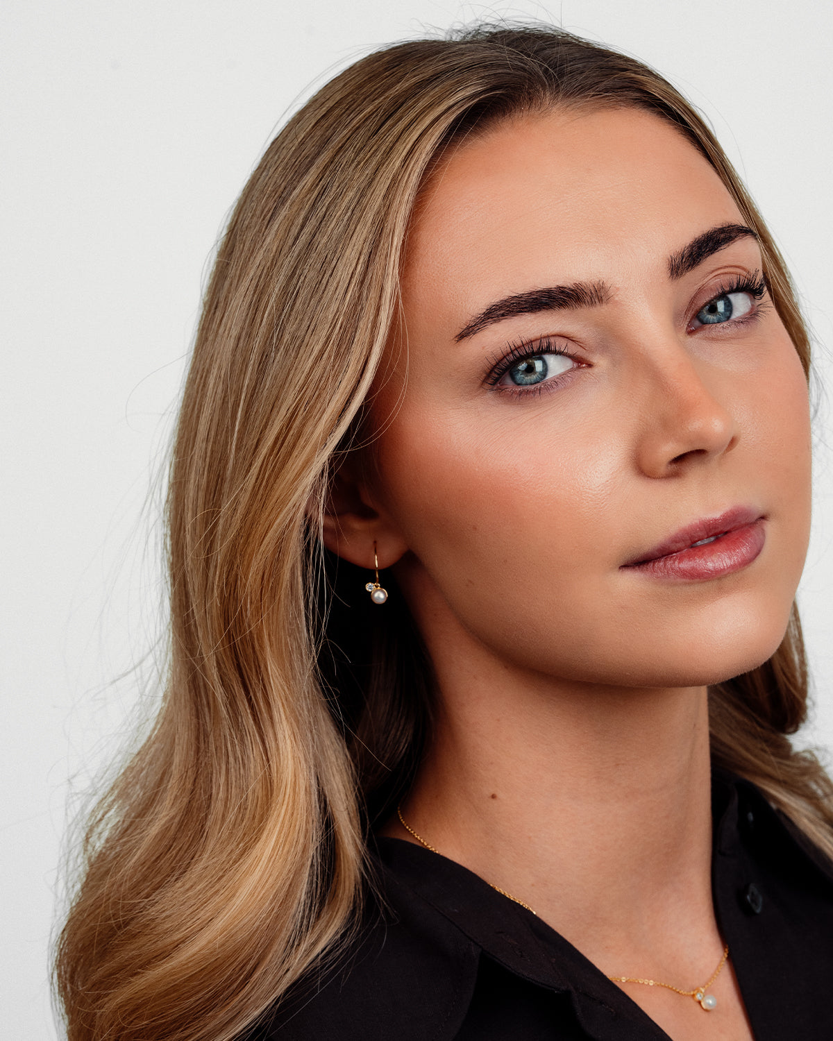 Bloom Smykkesæt - Isola Halskæde / Isola Hoop Øreringe / Isola Armbånd - 18 karat forgyldt