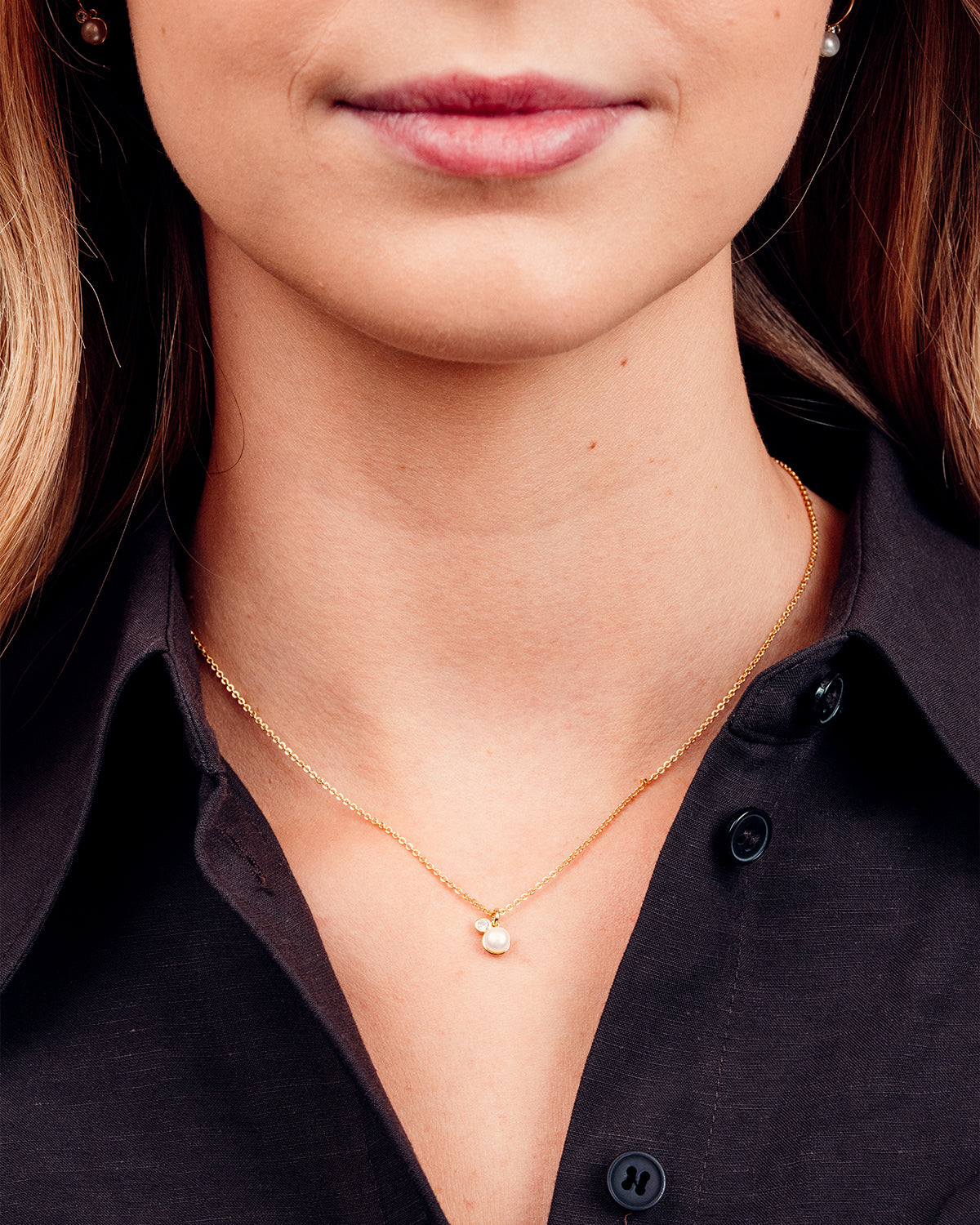 June Smykkesæt - Isola Halskæde / Isola Hoop Øreringe - 18 karat forgyldt