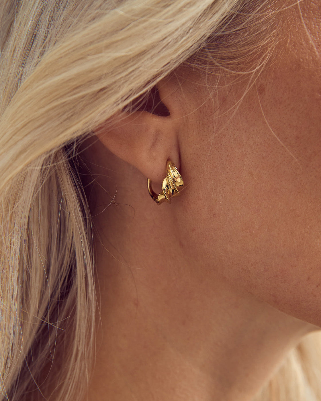 Vega Stud Earrings - 18 carat gold plated