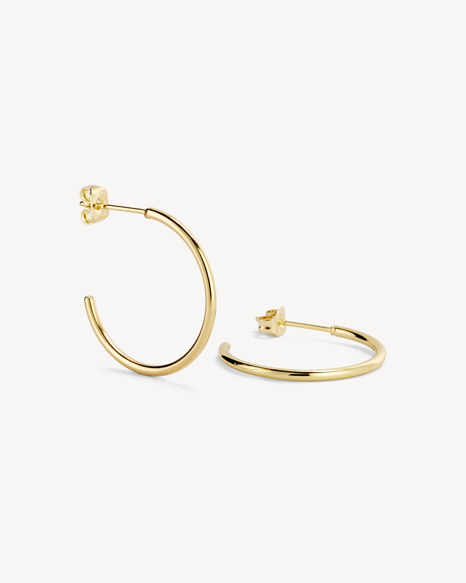 Saga Øreringe Mellem Hoop - Forgyldt