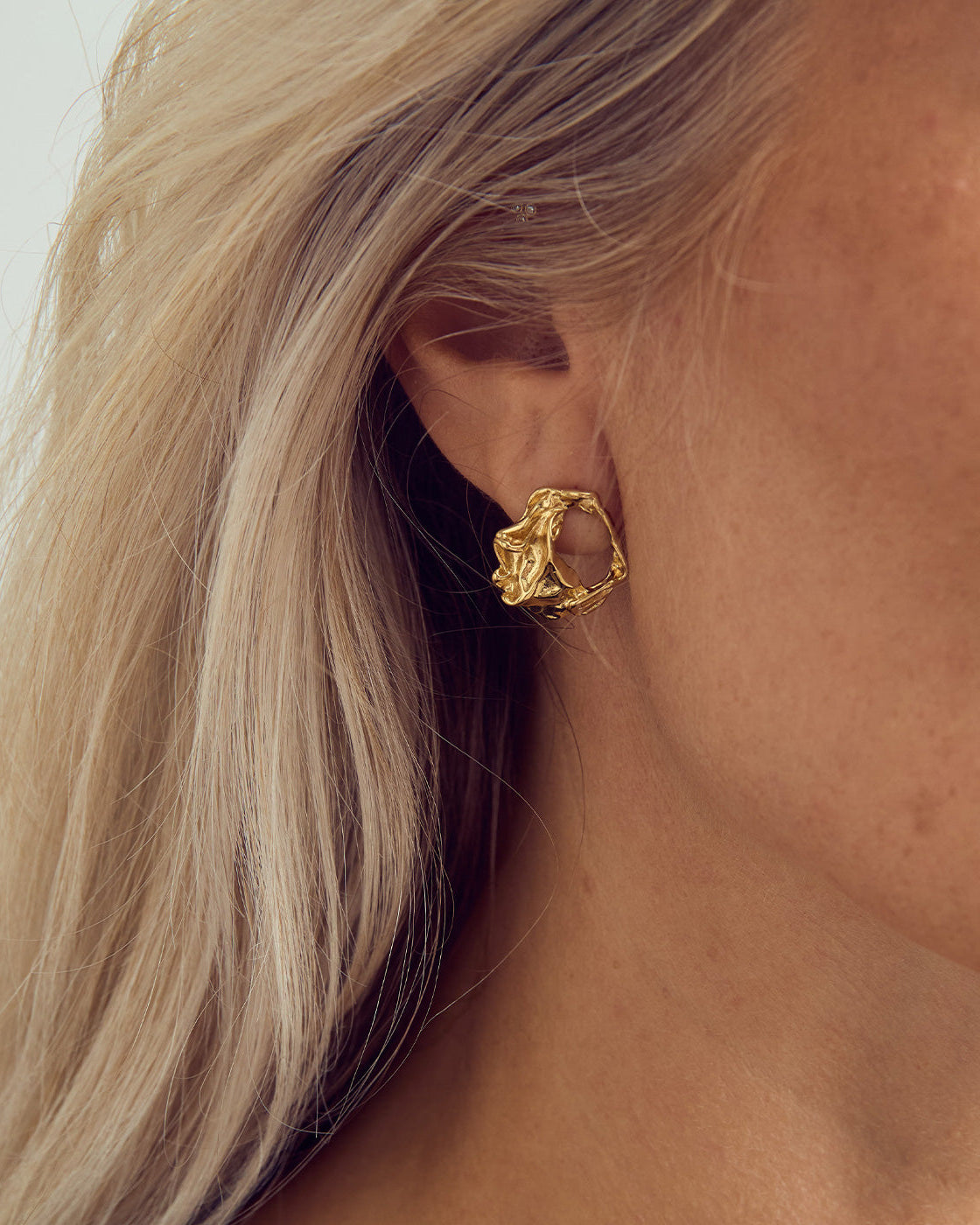 Vega Stud Earrings - 18 carat gold plated