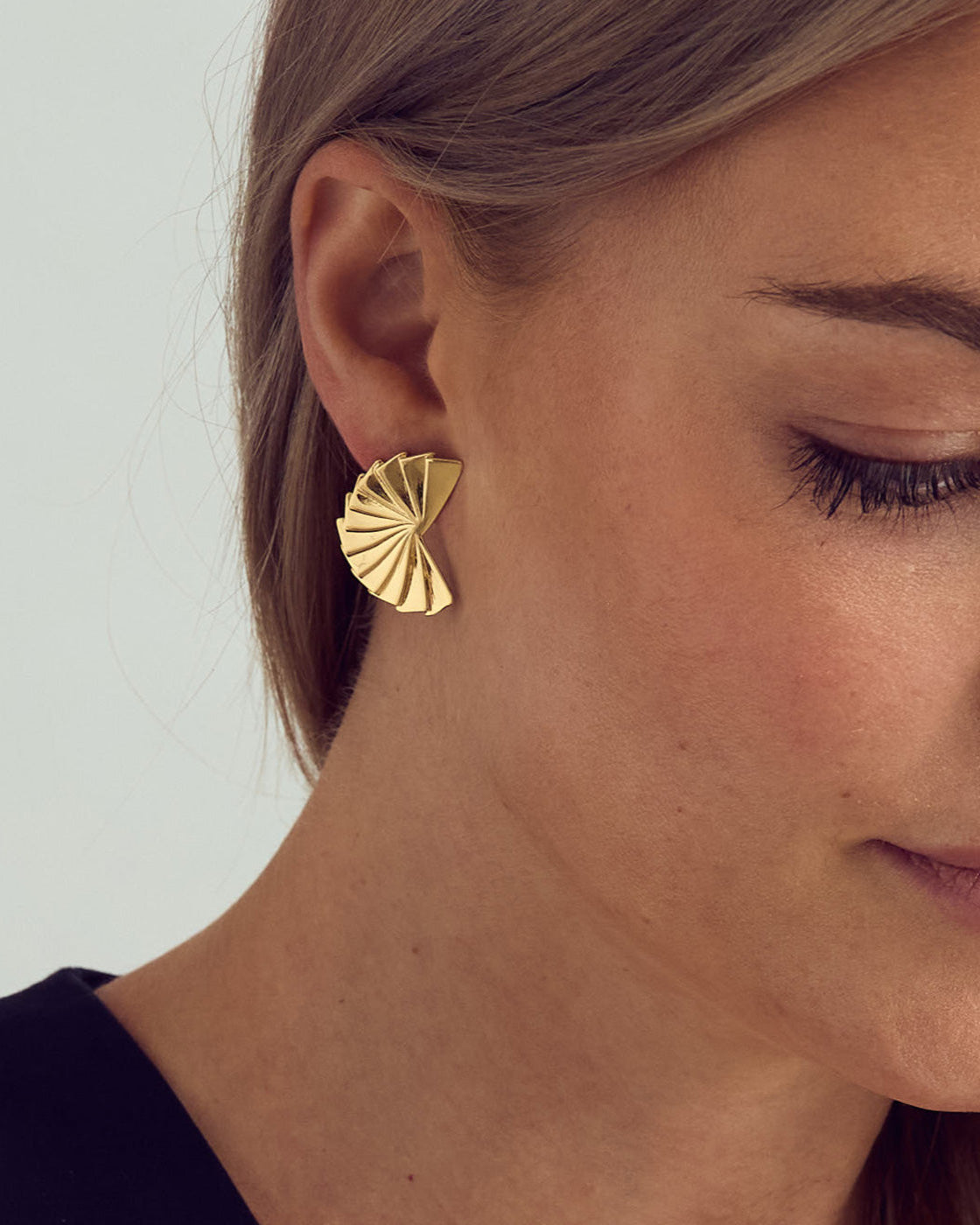 Vega Studs - 18 karats guldpläterade