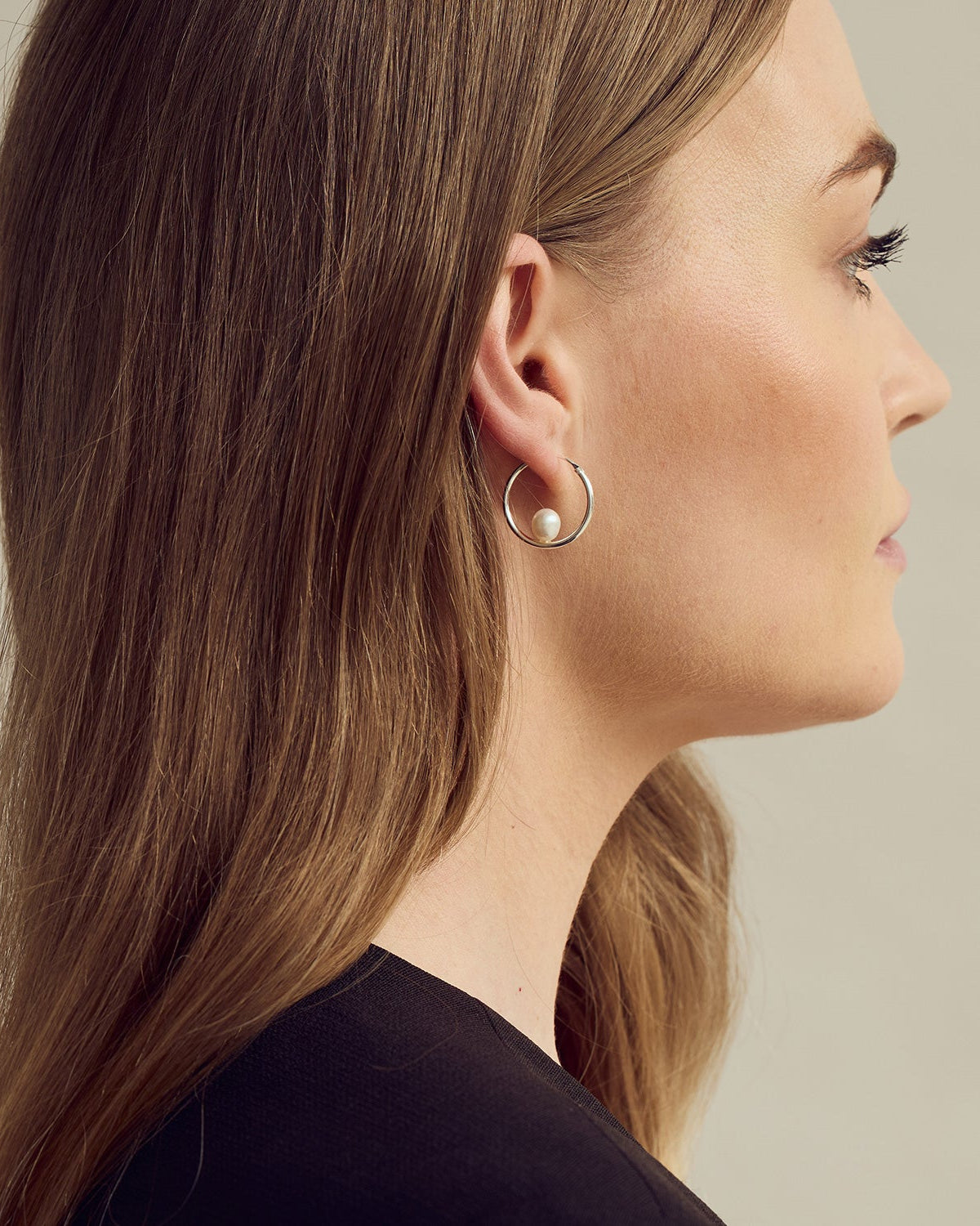 Vega Hoop Perle Øreringe - Sølvbelagt