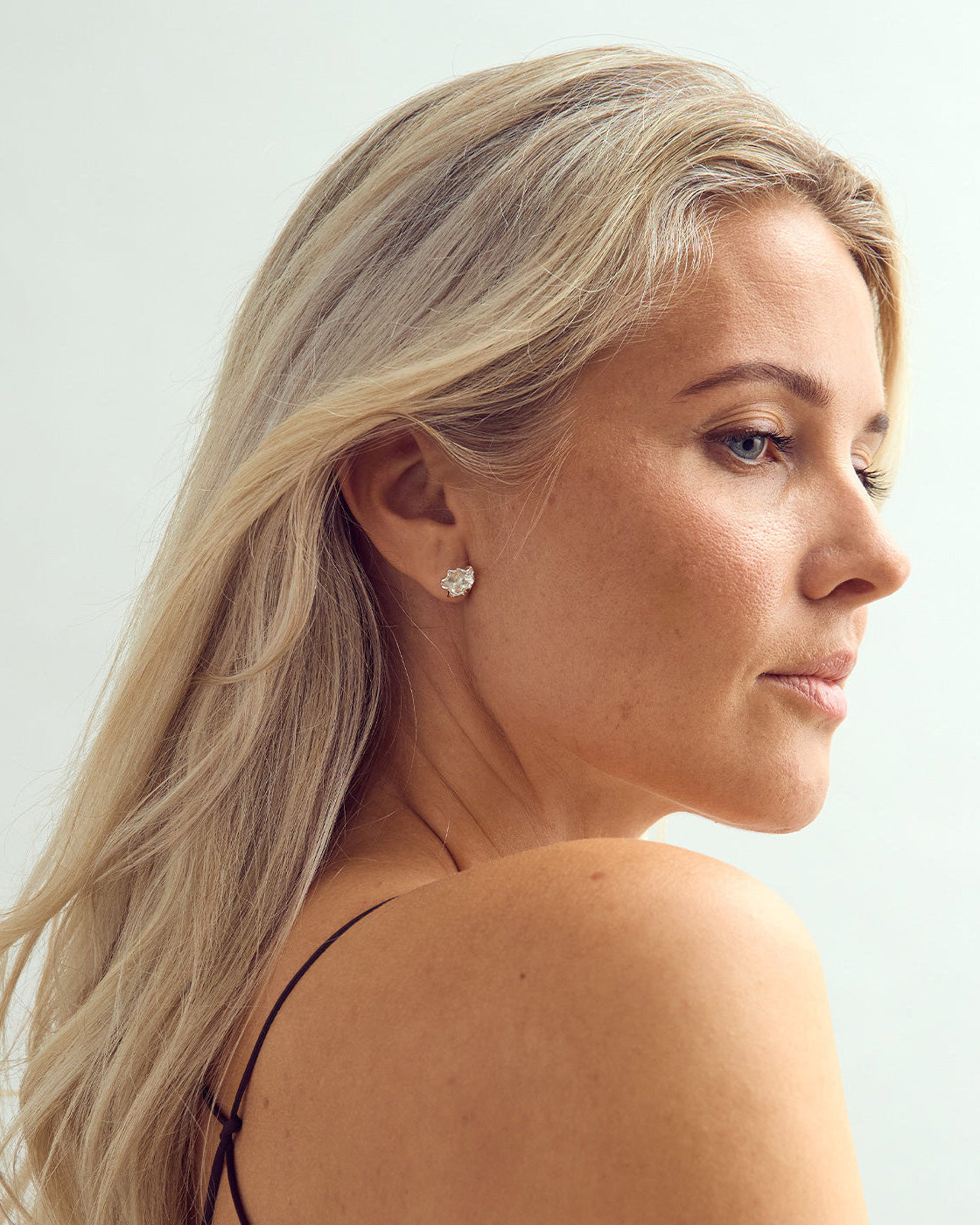 Vega Studs - 18 karats guldpläterade