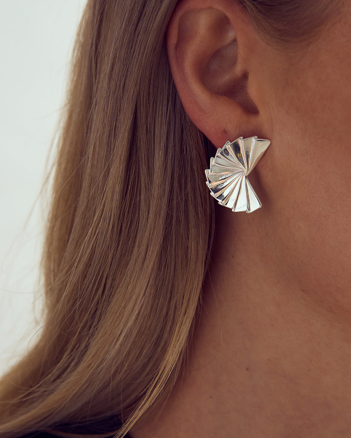 Vega Studs - 18 karats guldpläterade