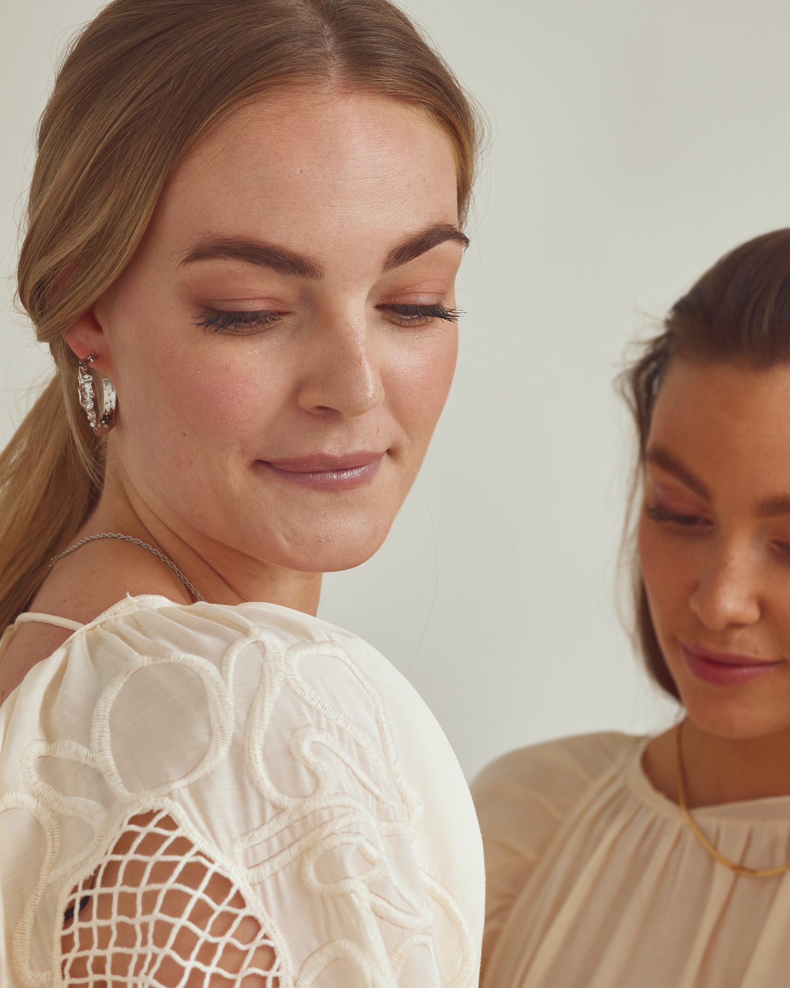 <tc>Noelle Örhängen LARGE - Silverpläterade</tc>