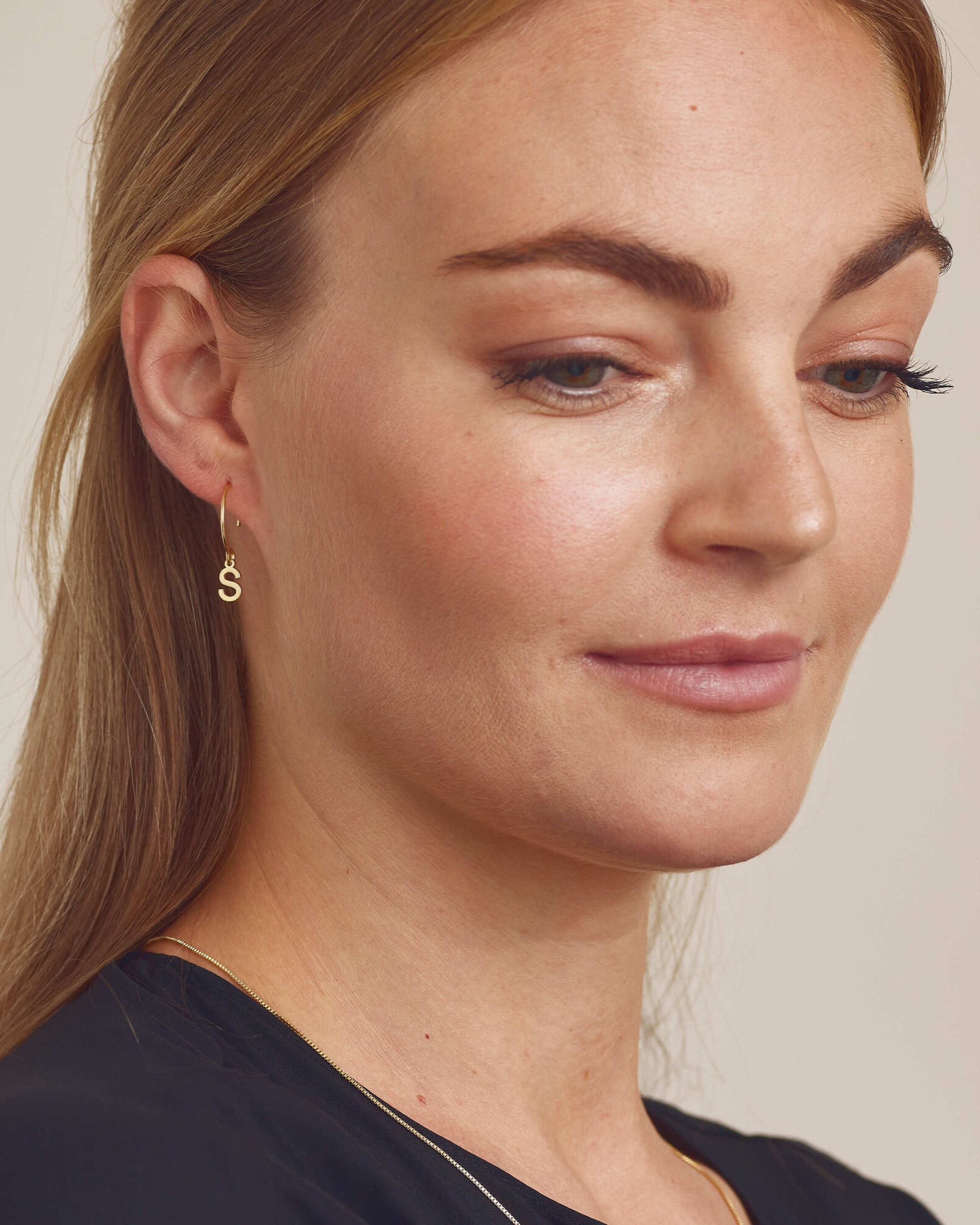 Letter Earring A-Z - 18 carat gold plated