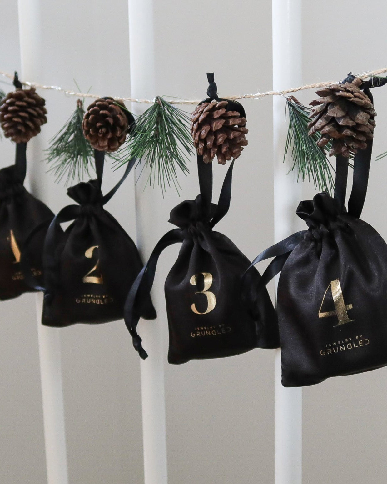 Adventskalender 2025 BOX 1 - Den Lille Luksus - 18 karat forgyldt
