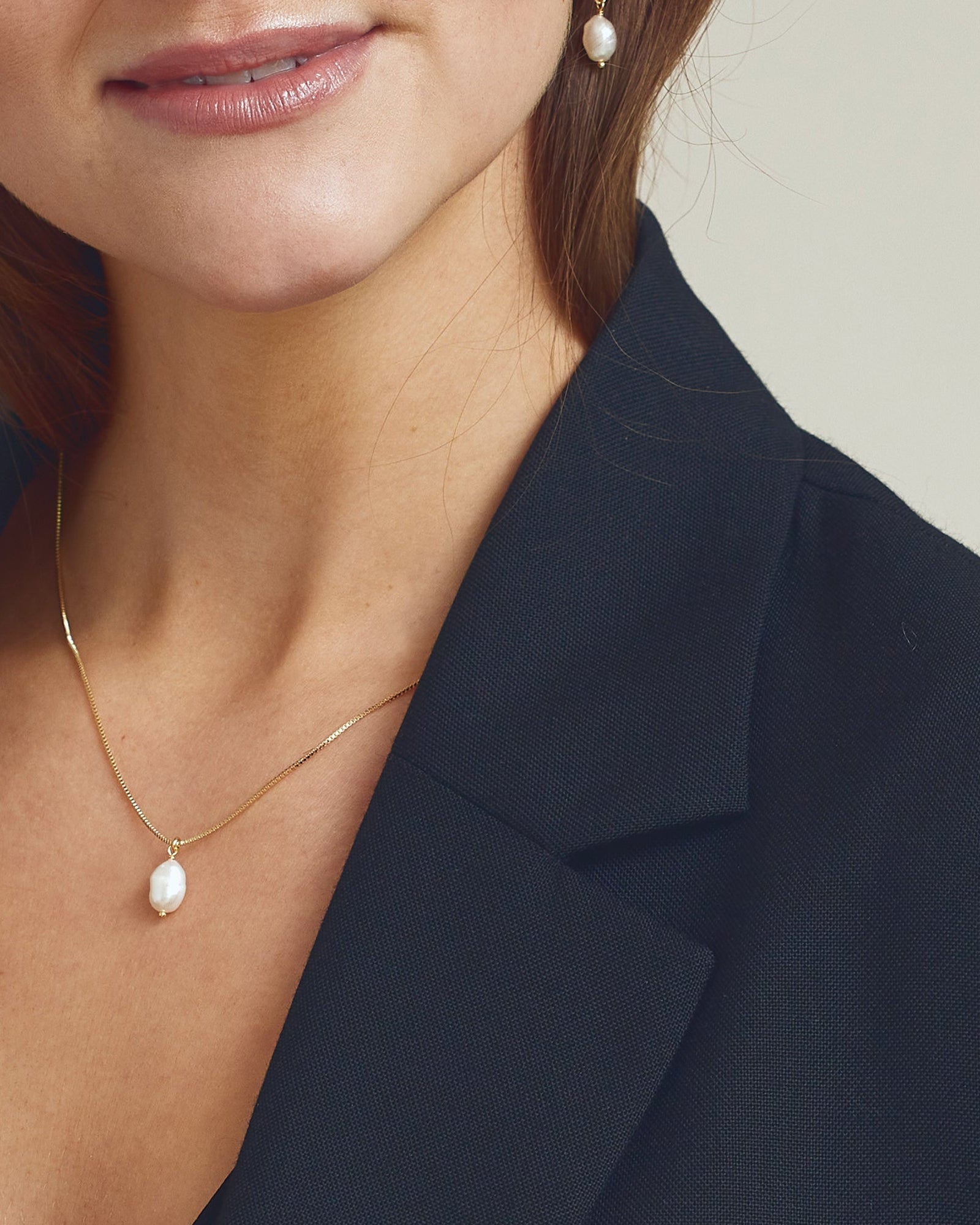 Smyckesset - Vega Örhängen / Lea Halsband / Lea Armband - 18 karat guldpläterad