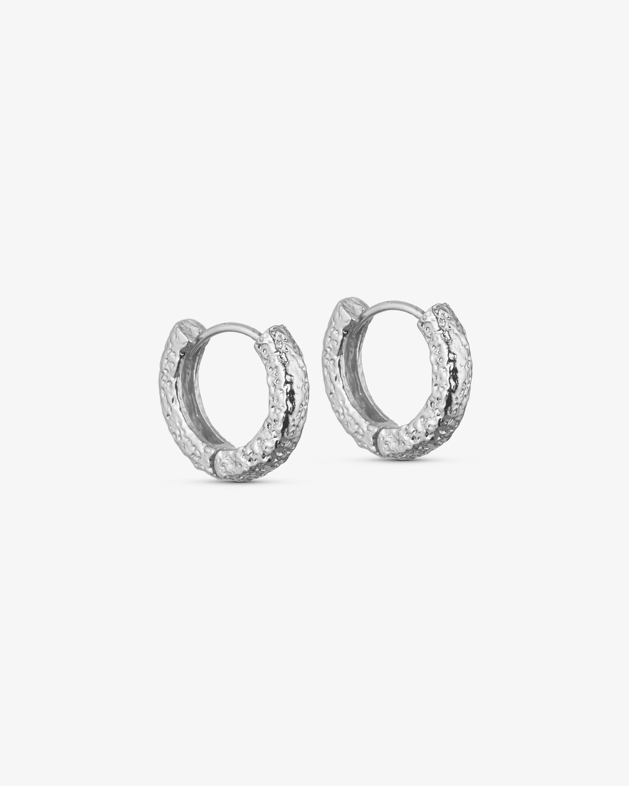 <tc>Saga Örhängen SMALL - 18 karats guldpläterade</tc>