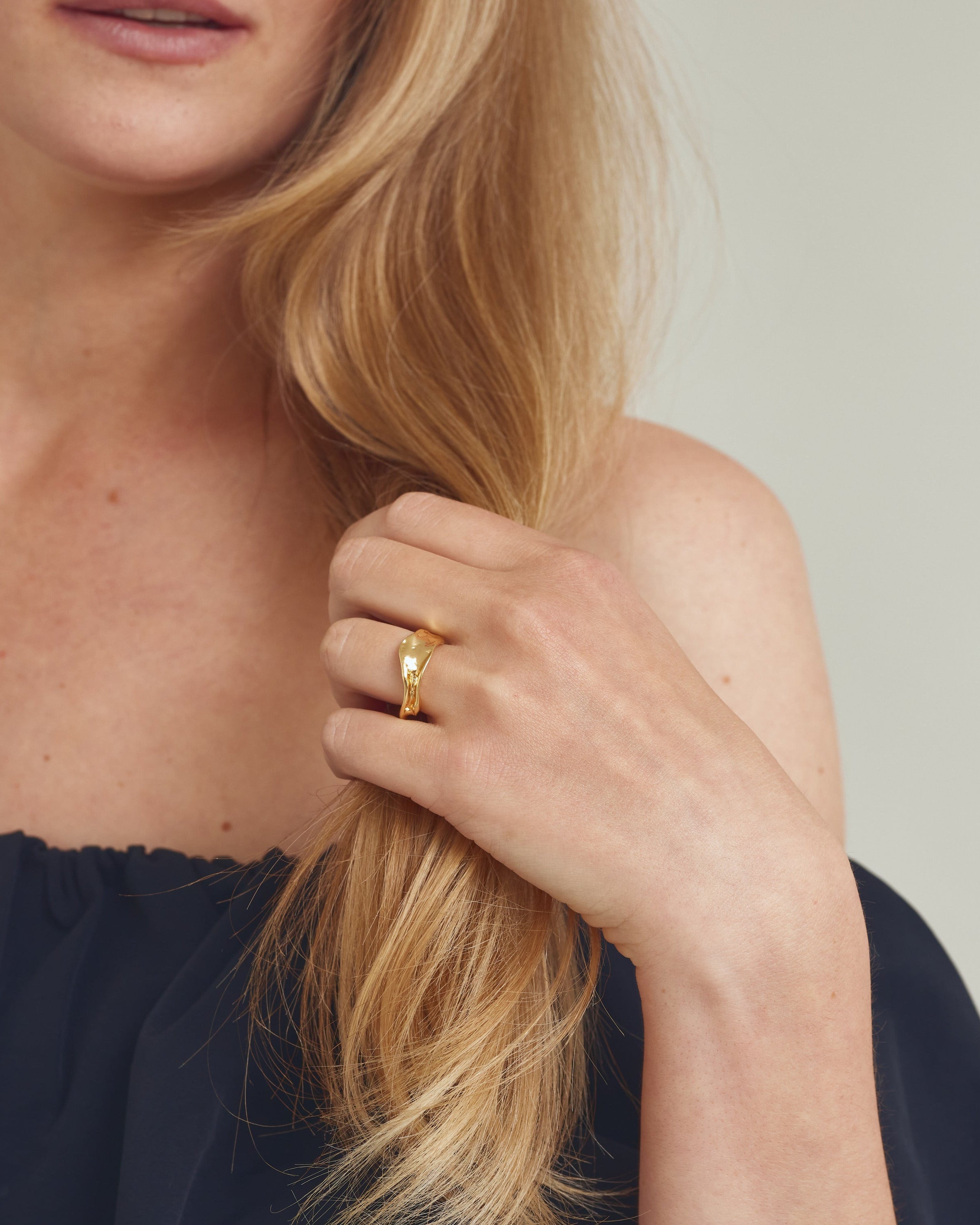 Polaris Smykkesæt - Ofelia Hoop Øreringe / Ofelia Ring / Ofelia Earcuff- 18 karat forgyldt