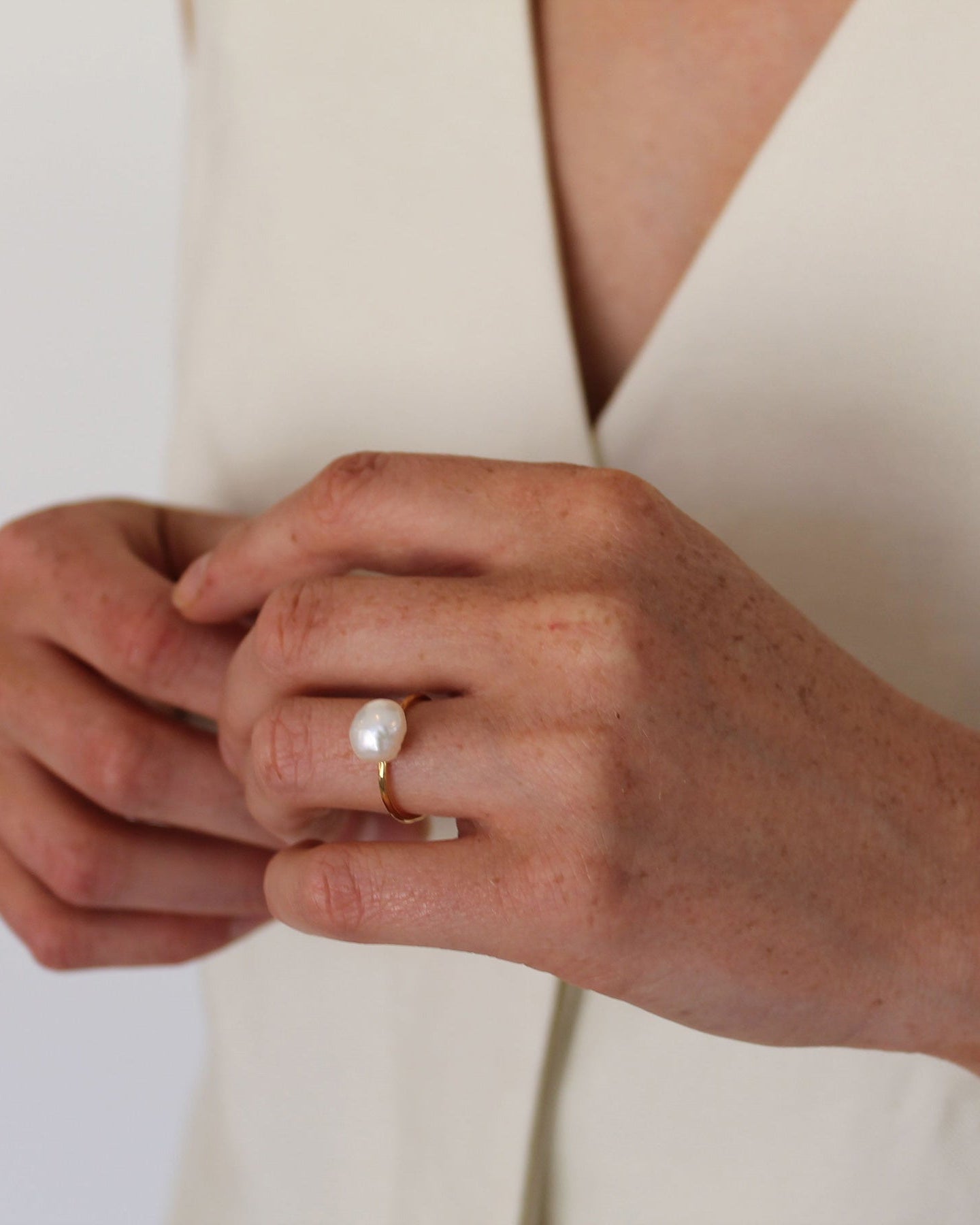 Smyckesset - Vega Ring / Vega Studs - 18 karat guldpläterade