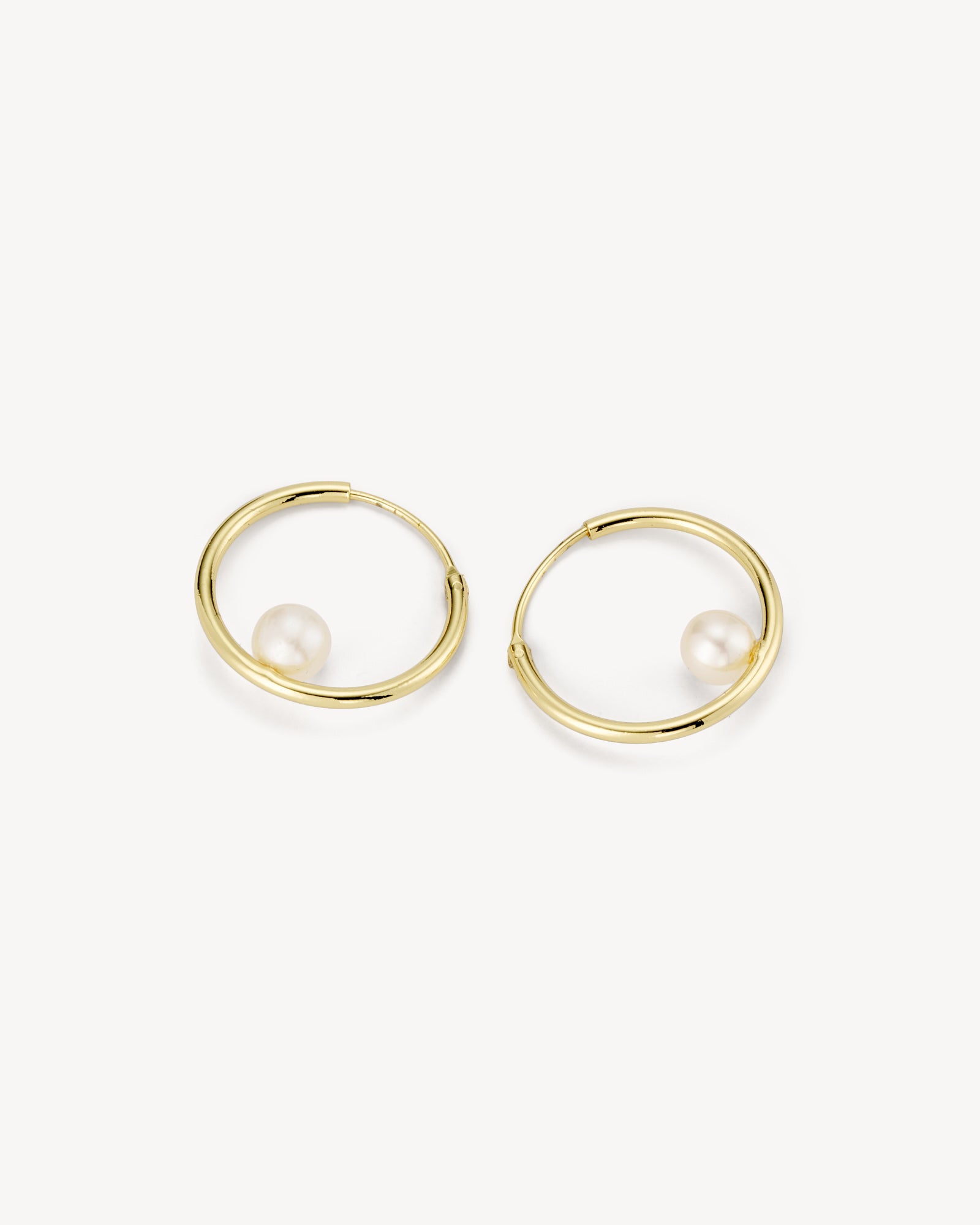 Vega Hoop Perle Øreringe - Forgyldt