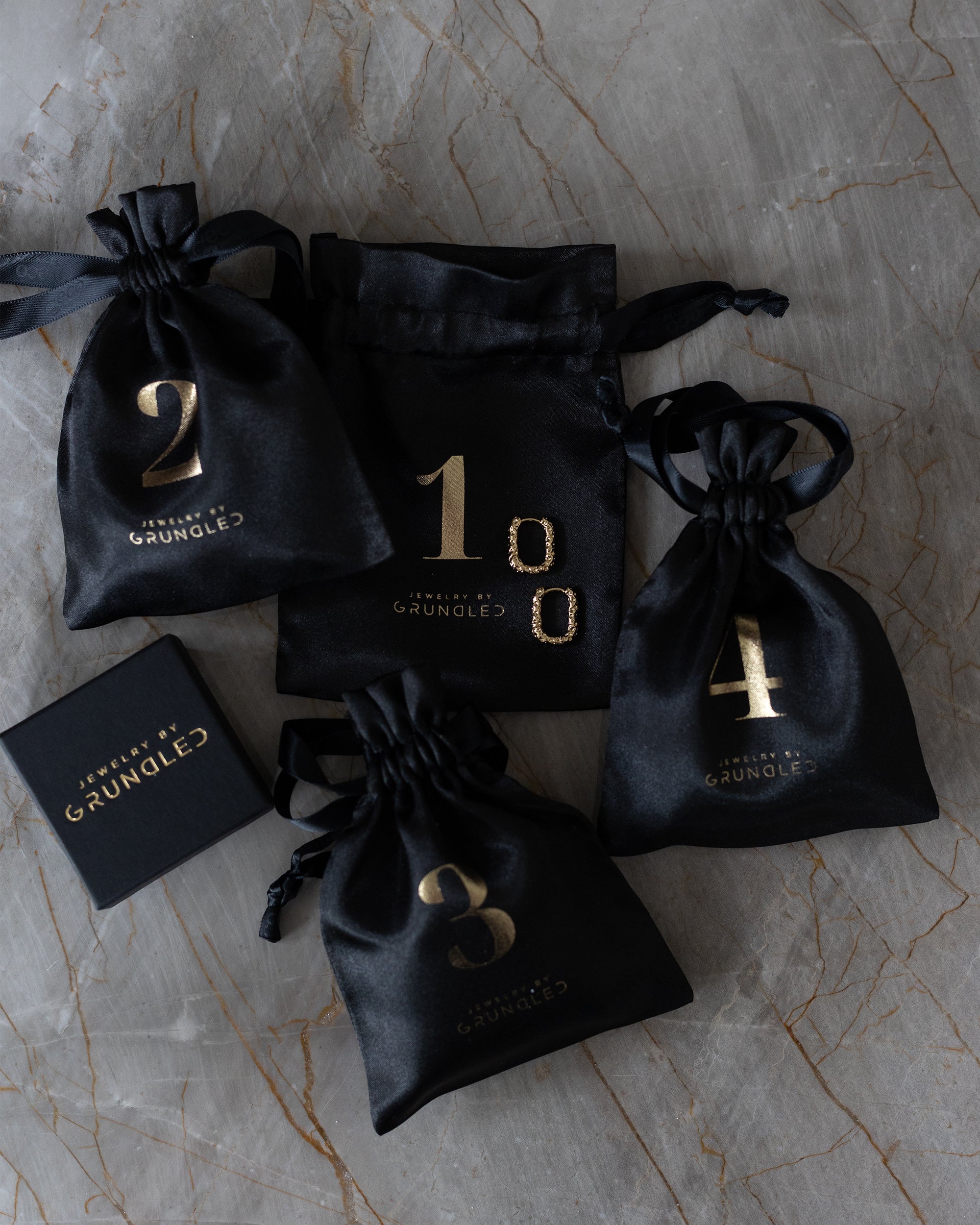 Adventskalender 2025 BOX 1 - Den Lille Luksus - 18 karat forgyldt