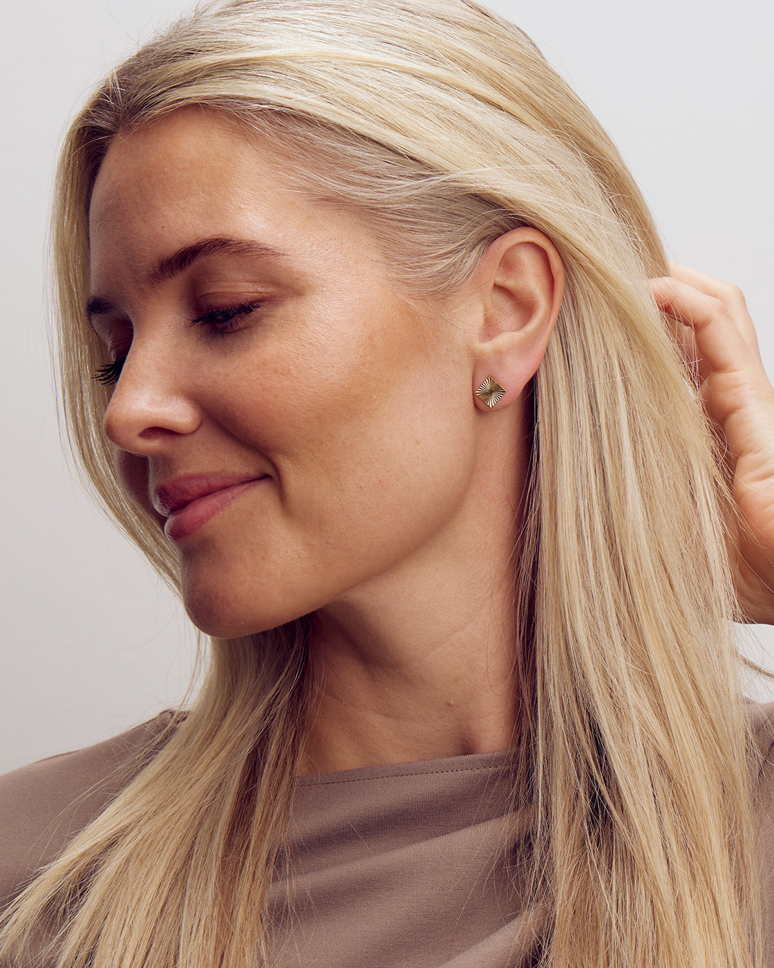 Scarlett Stud Earrings - 18 carat gold plated