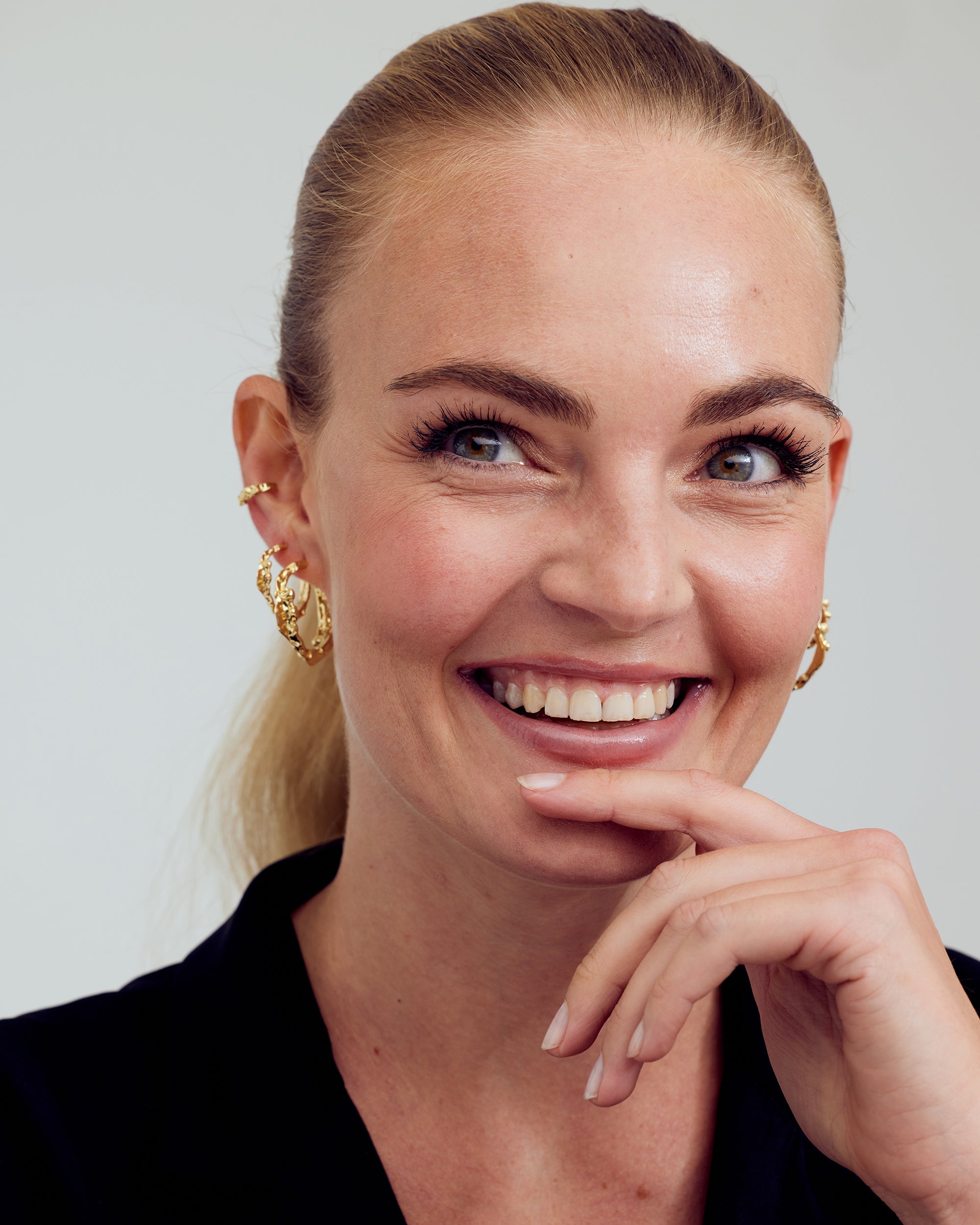 <tc>Smyckesset - Scarlett Halsband / Scarlett <!-- x-tinymce/html -->Örhängen / Scarlett Ring - 18 karat guldpläterad</tc>