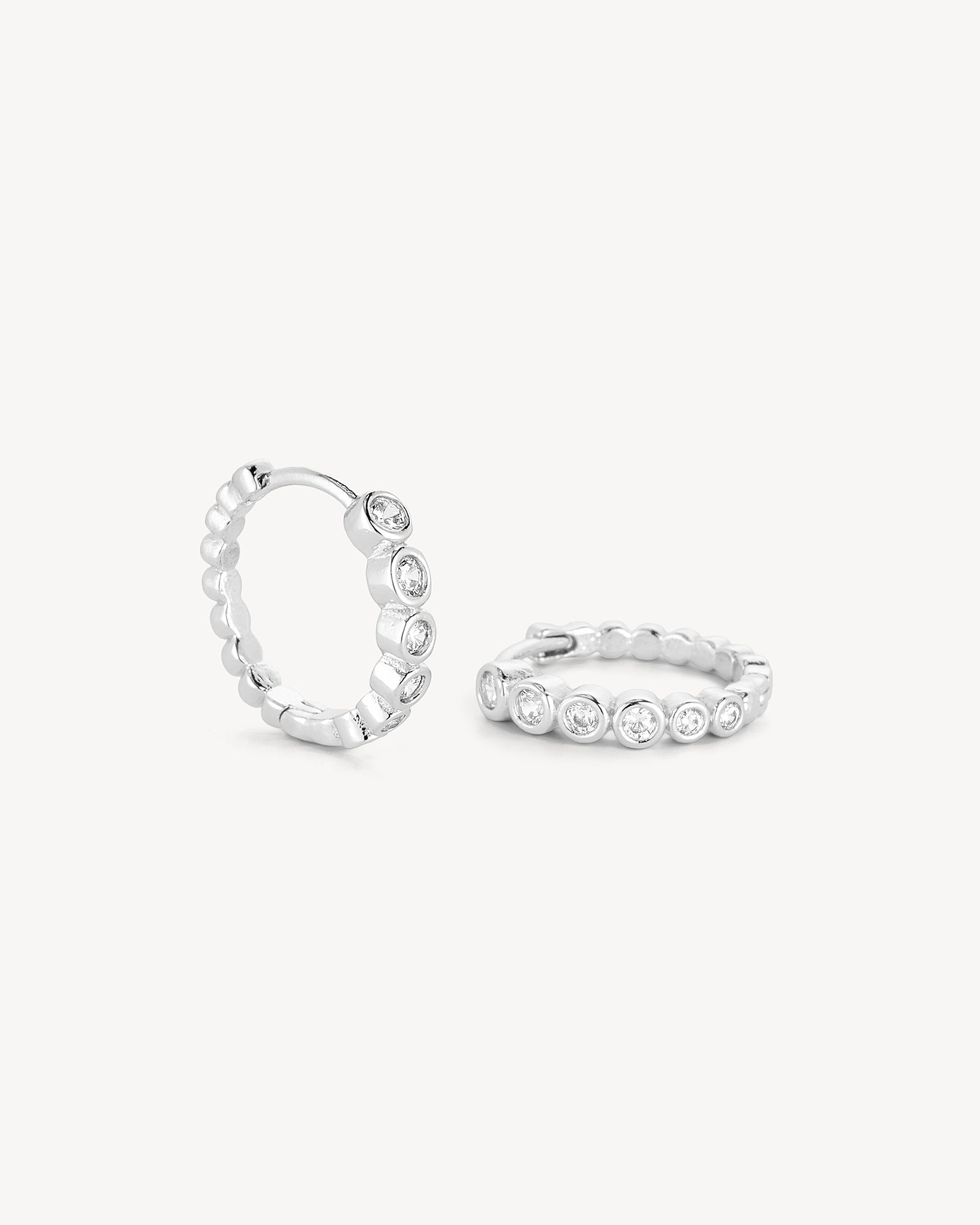 Lili Maria Øreringe Lille Hoop - Zirkonia - Sølvbelagt