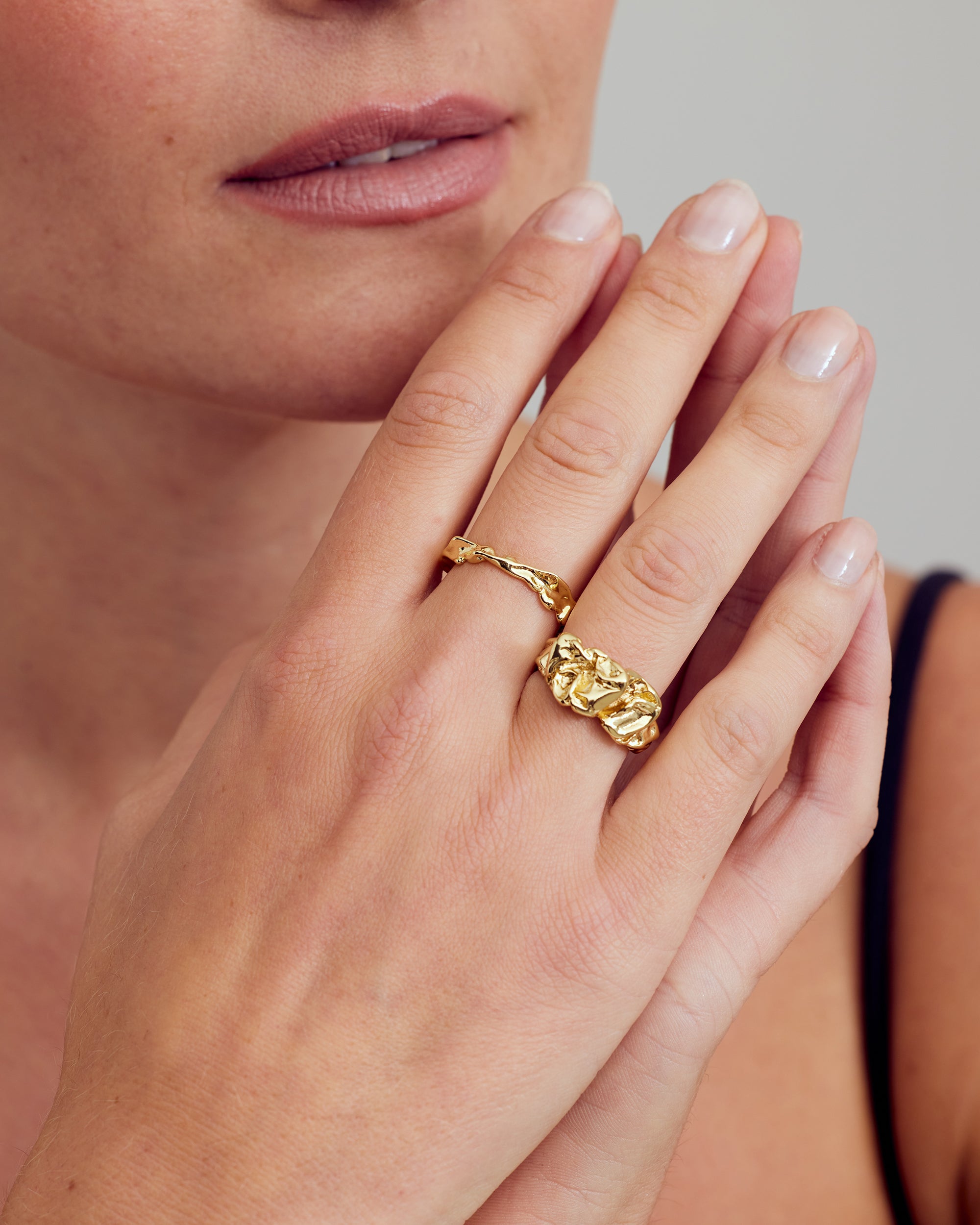 Smyckesset - Noelle Halsband / Noelle LILLE Örhängen / Noelle Ring - 18 karat guldpläterad