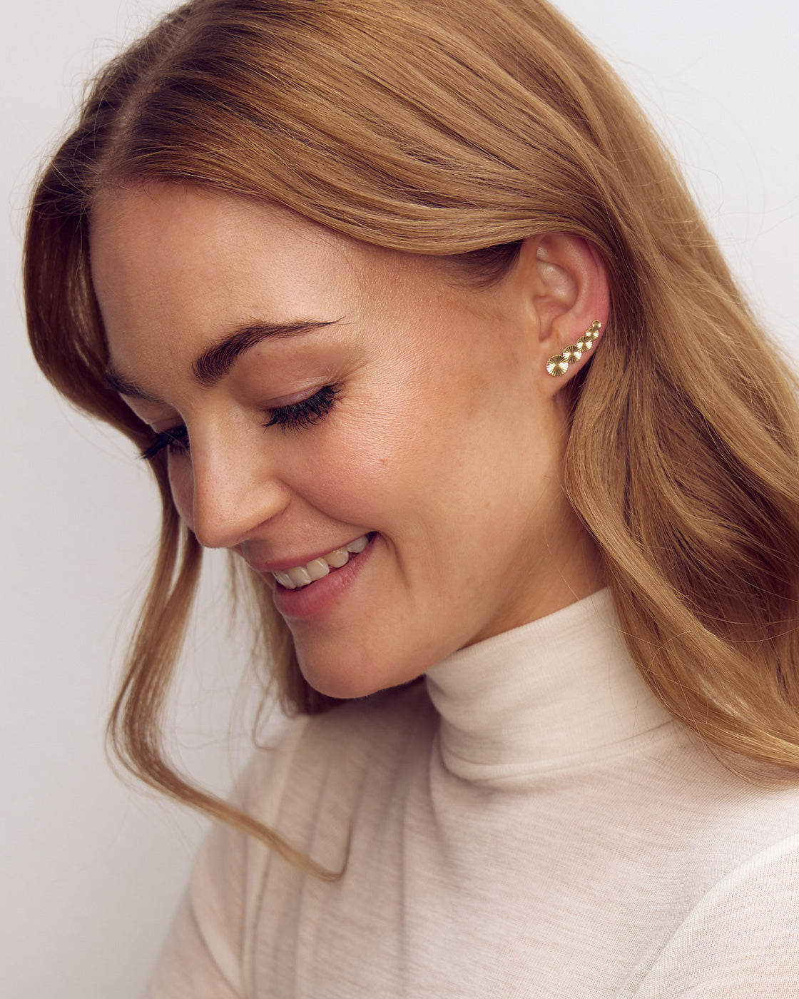 Vega Studs - 18 karats guldpläterade