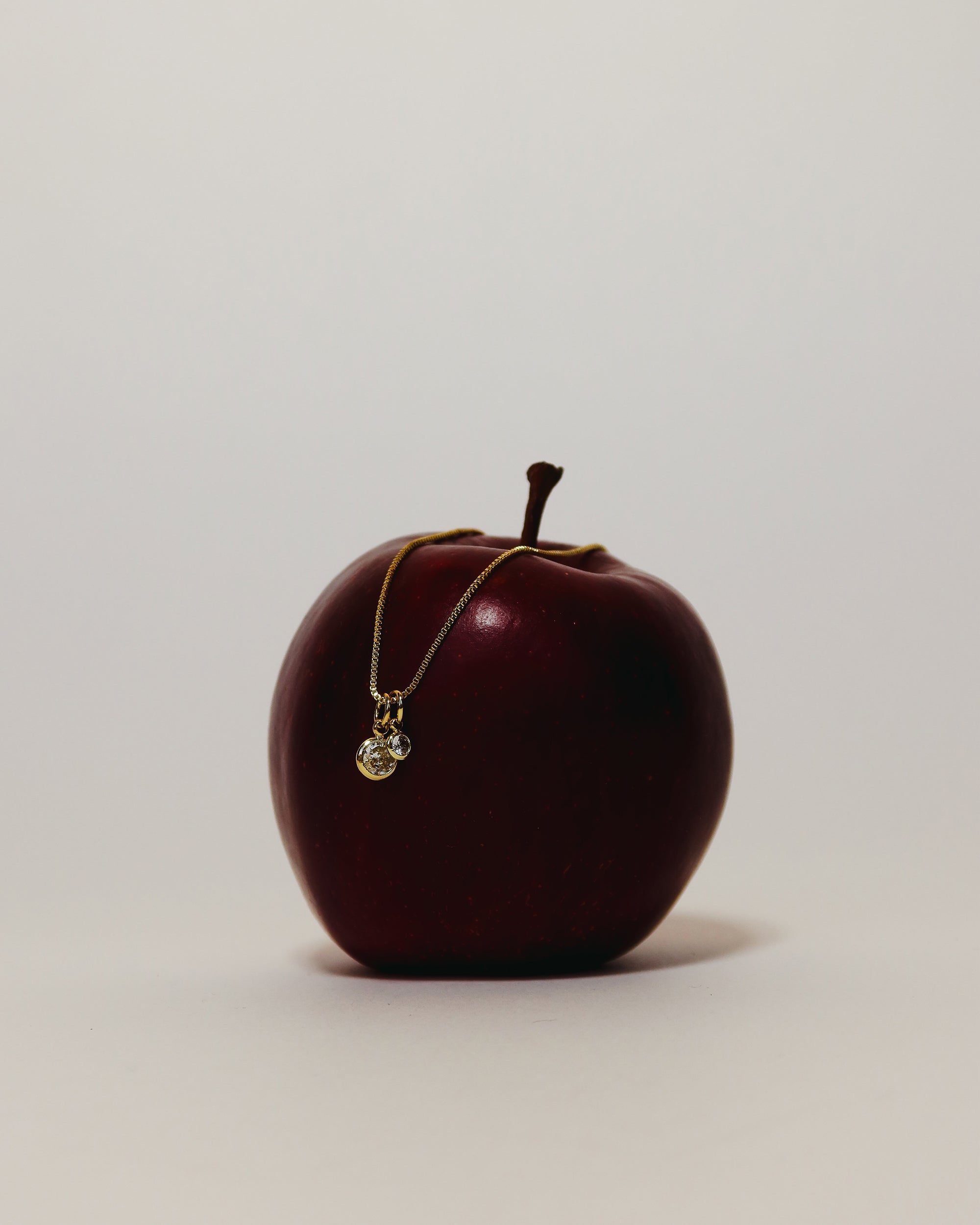 Lili Maria 'Mor Child' Halsband - Zirconia - 18 karat guldpläterad
