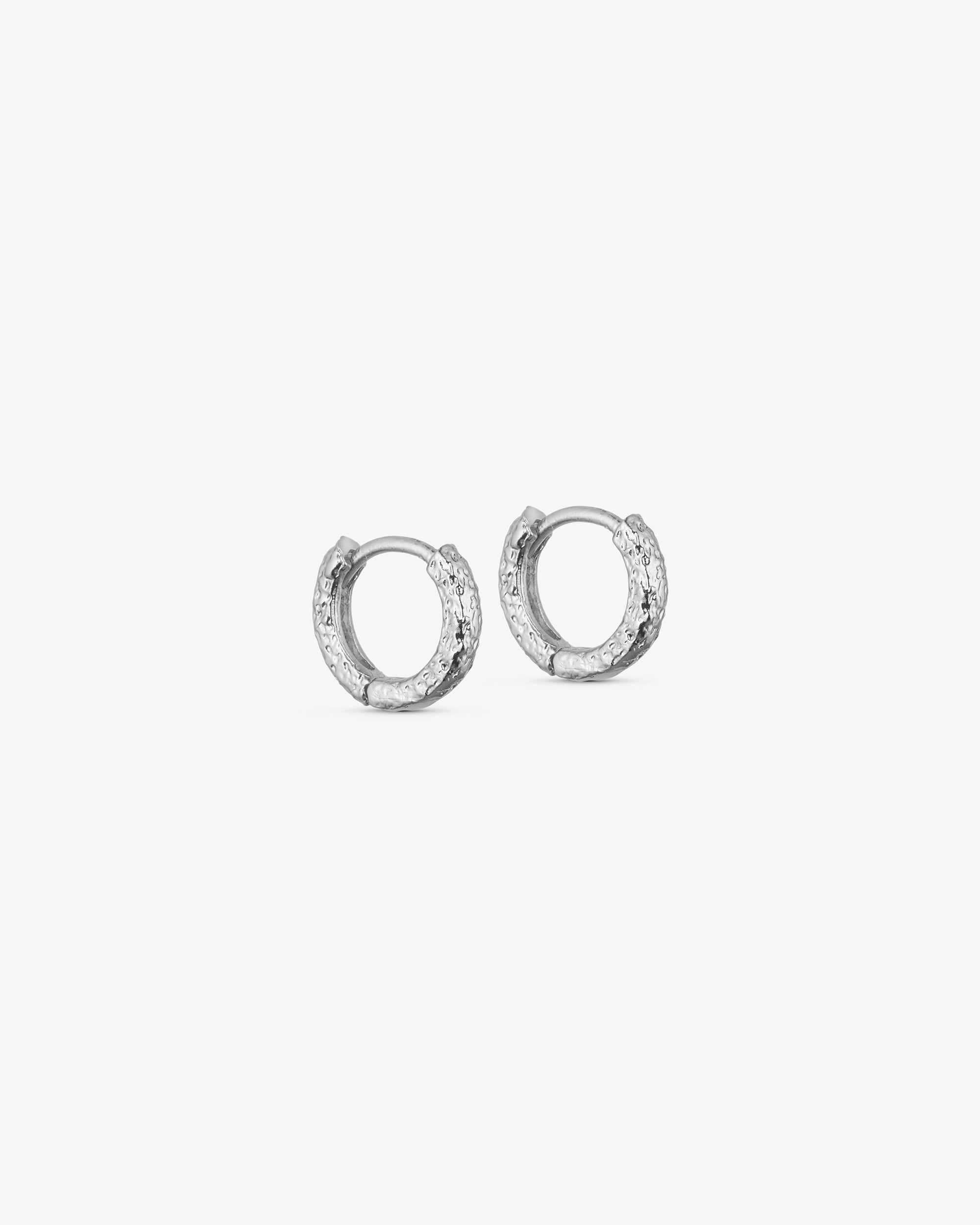 <tc>Saga Örhängen SMALL - 18 karats guldpläterade</tc>