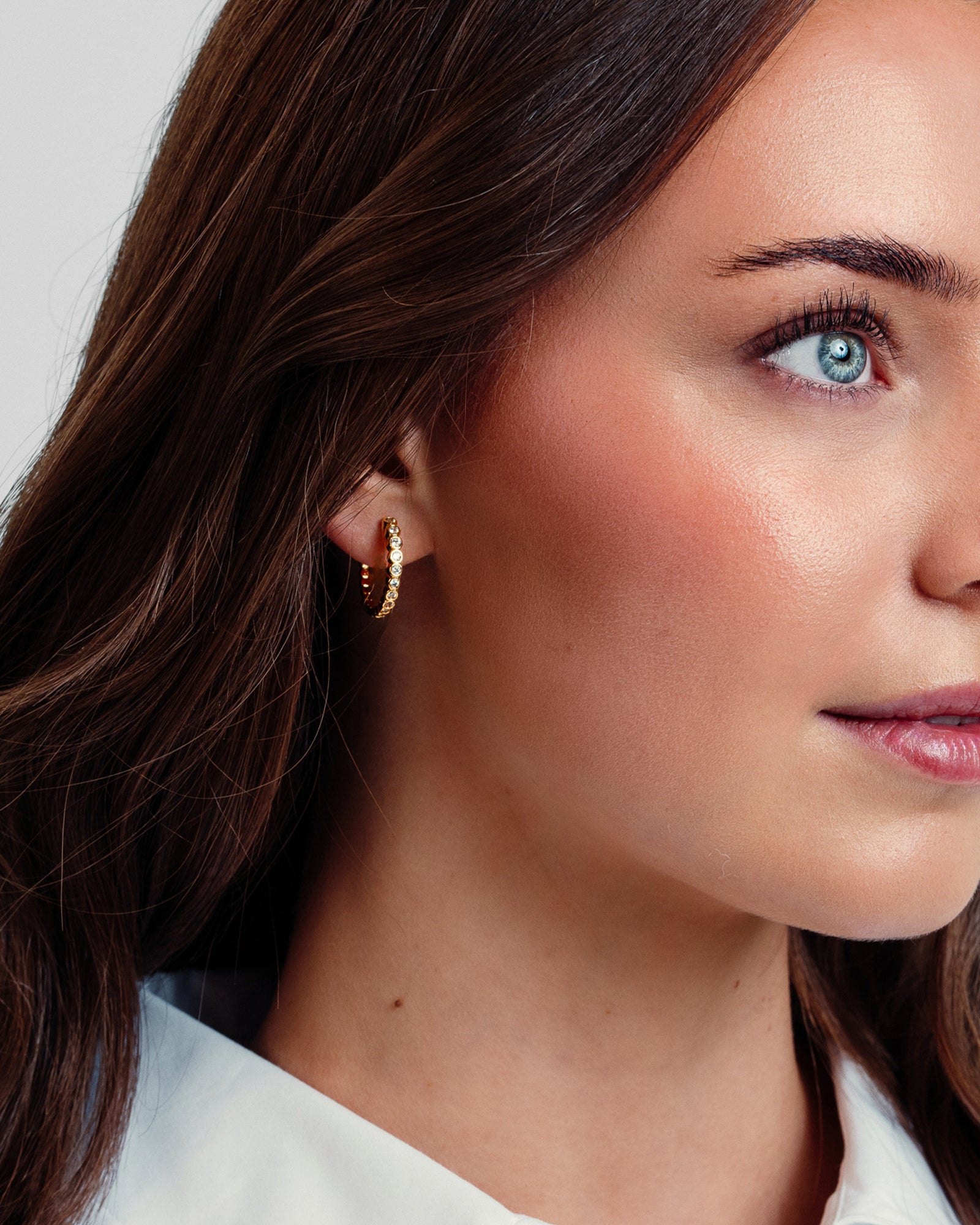 Lili Maria Øreringe Stor Hoop - Zirkonia - 18 karat forgyldt