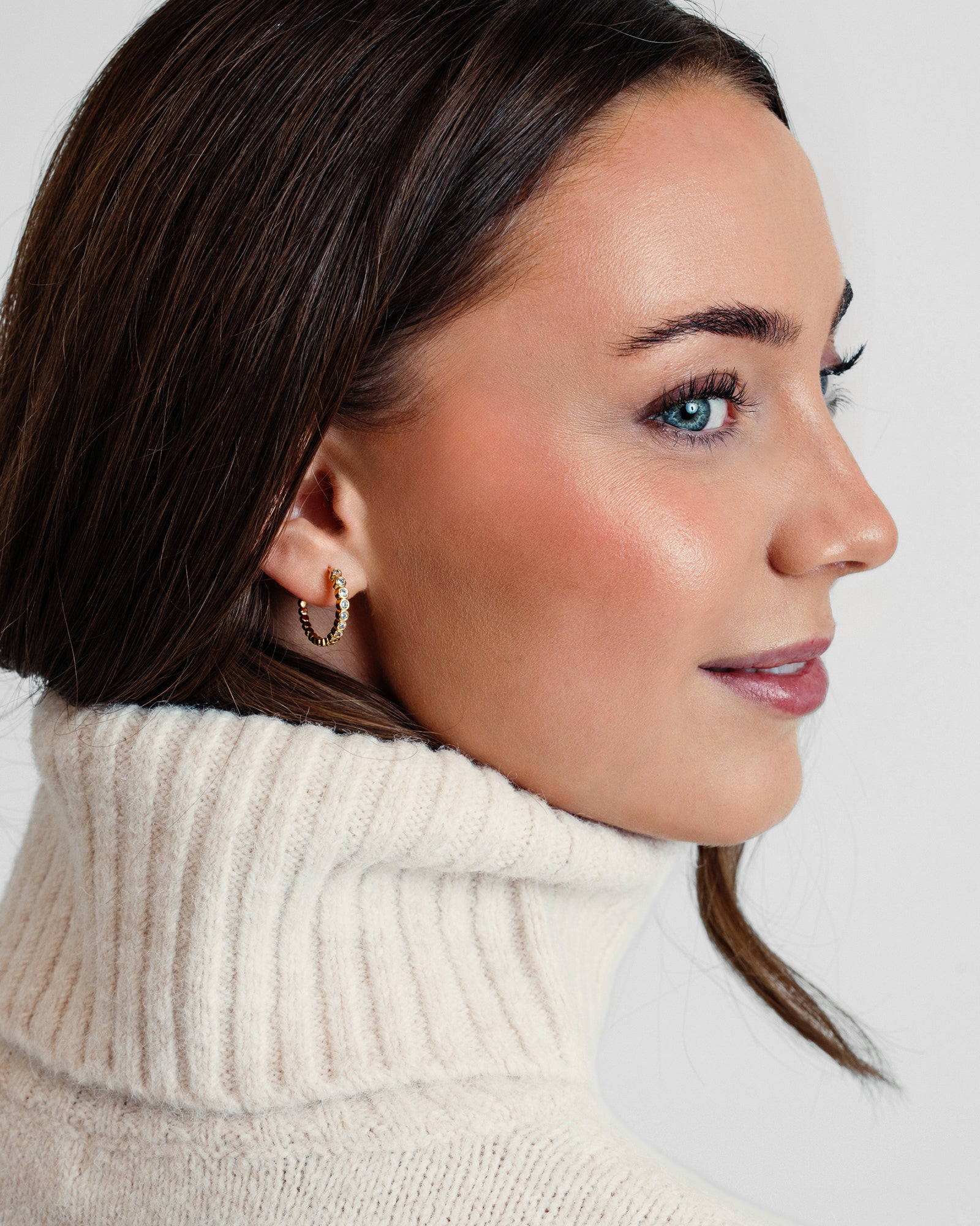 Lili Maria Øreringe Stor Hoop - Zirkonia - 18 karat forgyldt