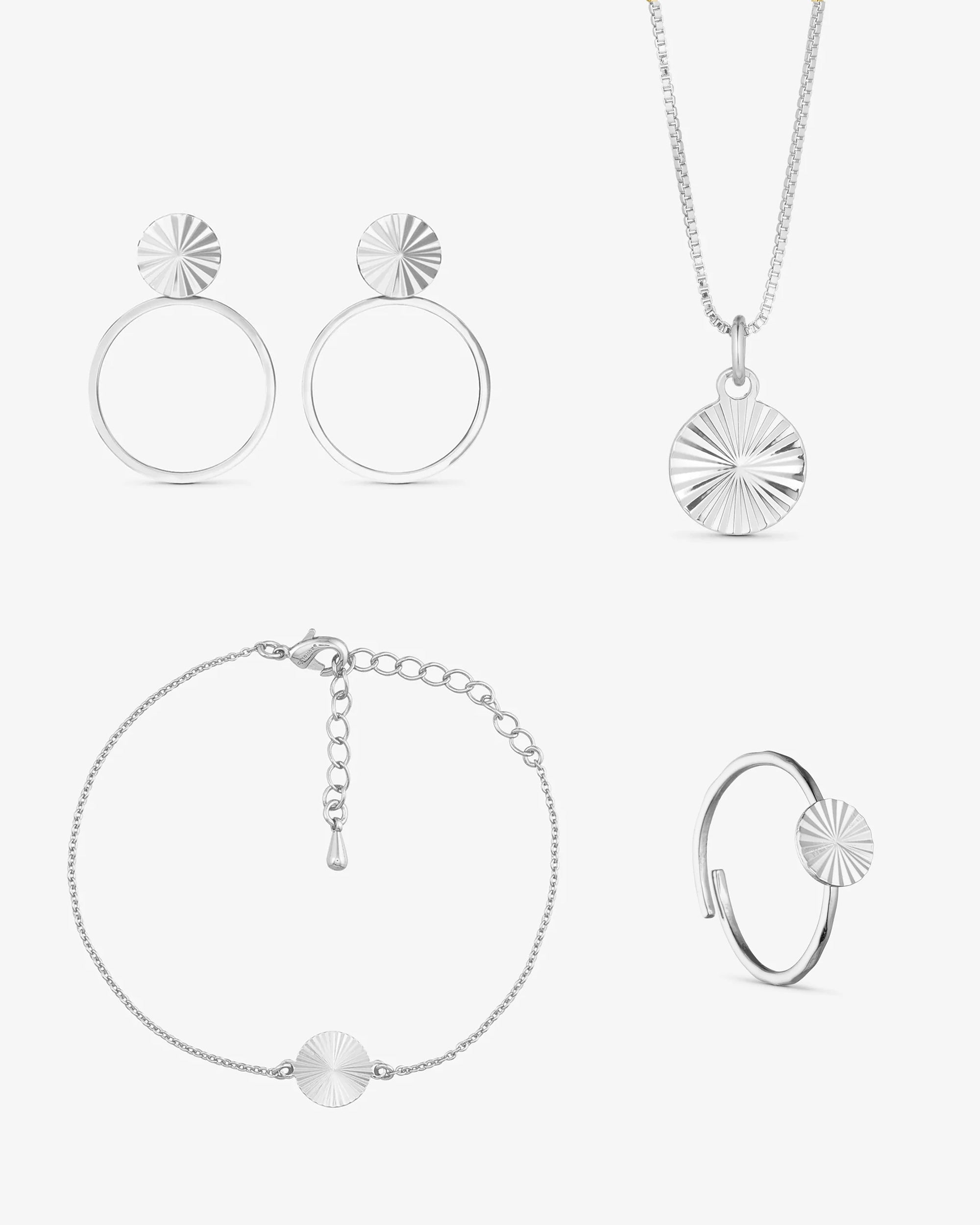<tc>Smyckesset - Scarlett Halsband / Scarlett <!-- x-tinymce/html -->Örhängen / Scarlett Ring / Scarlett Armband - Silverpläterad</tc>