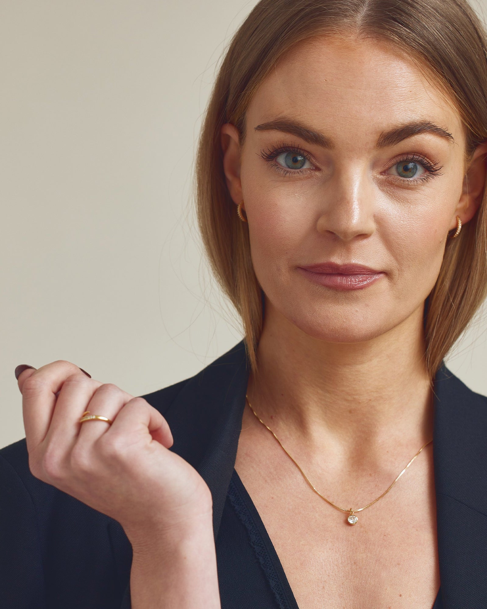 Smyckesset - Elin Örhängen / Elin Ring - 18 karat guldpläterad